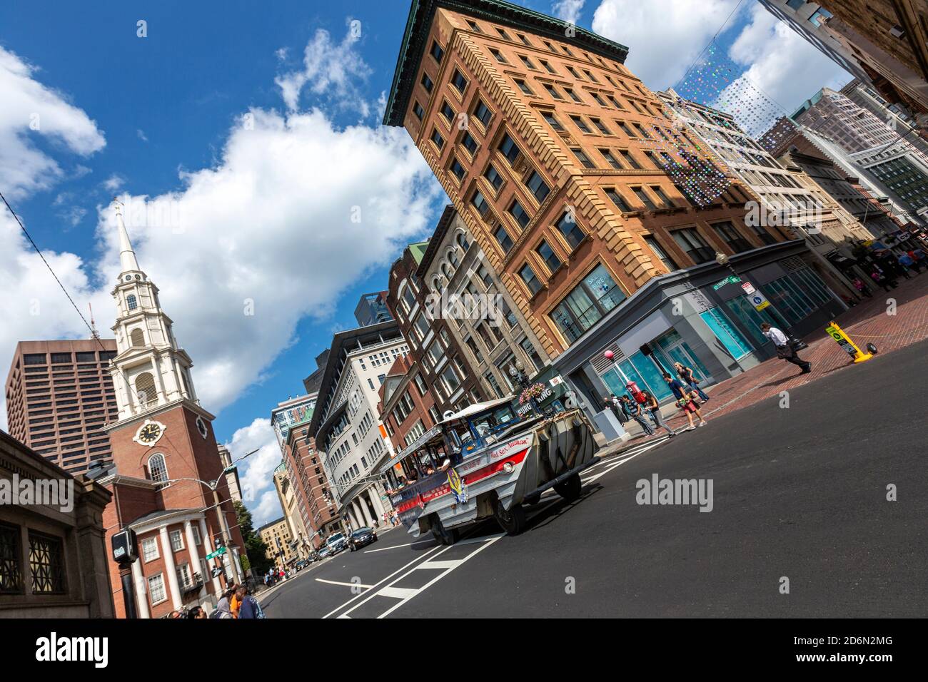 Boston Duck Tours le long de Park Street Church, Boston, Massachusetts, États-Unis Banque D'Images