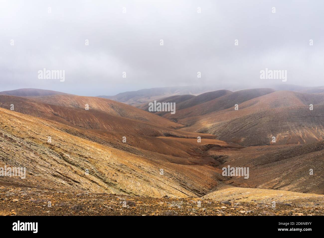 Vue sur le paysage de montagne depuis le point de vue astronomique Sicasumbre (Mirador Astronomico de Sica Sumbre). Fuerteventura. Îles Canaries. Espagne. Banque D'Images