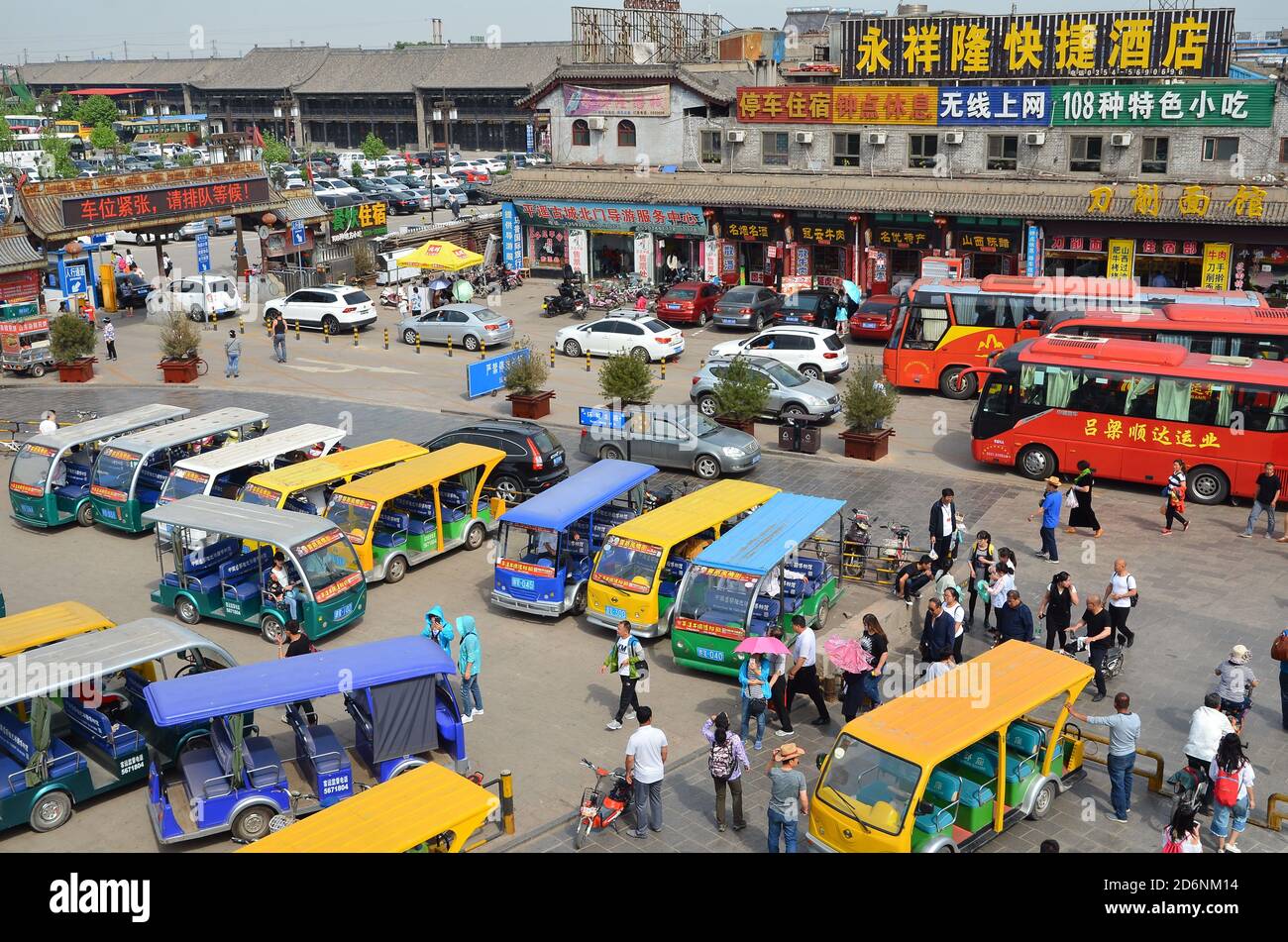 PINGYAO, CHINE - 17 MAI : parking à l'extérieur de la ville ancienne de Pingyao 17 mai 2017 Chine Banque D'Images