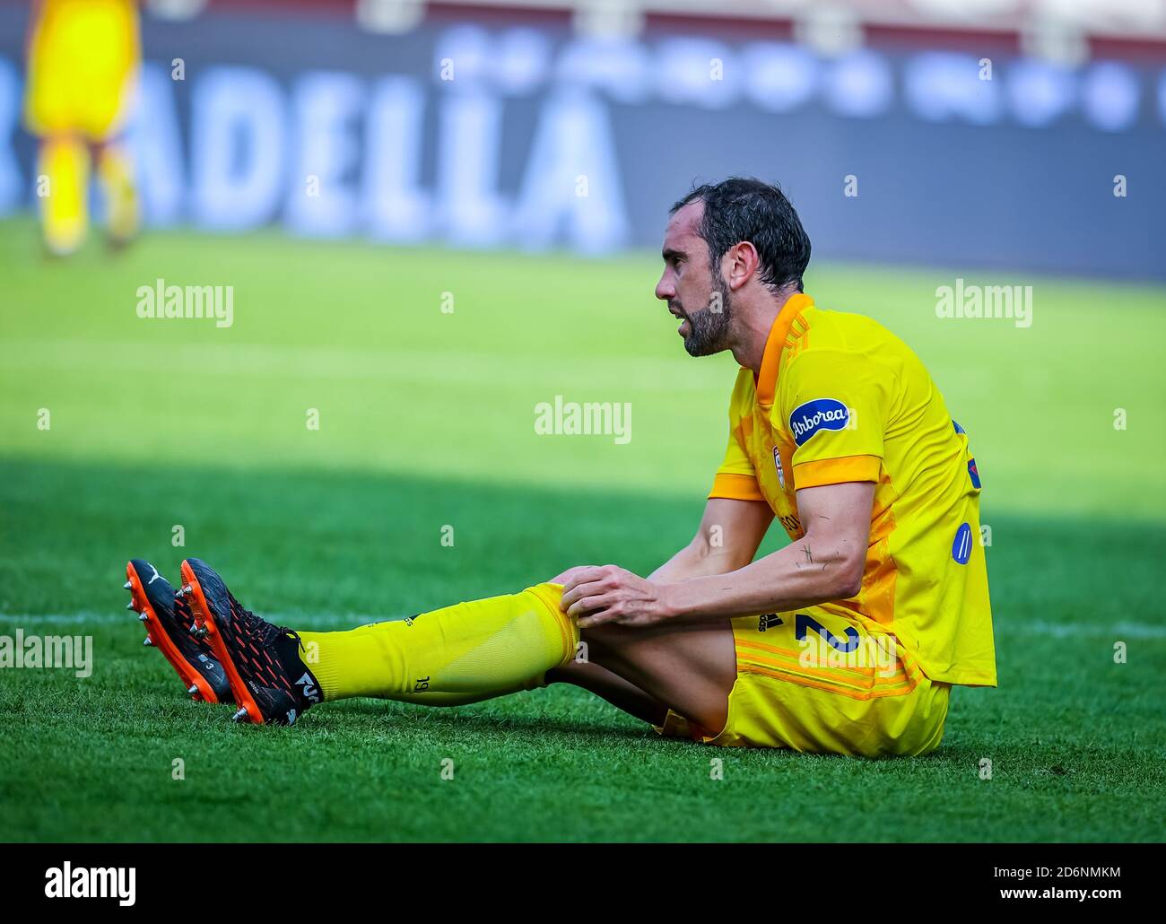 Diego Godin de Cagliari Calcio lors de la série UN match de 2020/21 entre Torino FC contre Cagliari Calcio au Stadio Olimpico Grande Torino, Turin, Italie le 18 octobre 2020 - photo Fabrizio Carabelli crédit: LM/Fabrizio Carabelli/Alamy Live News Banque D'Images