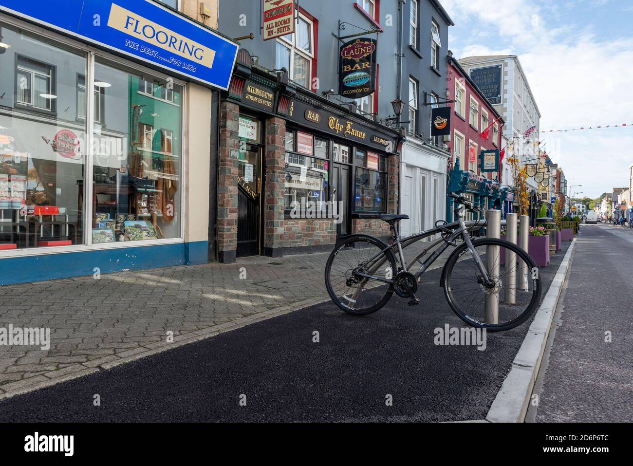 Killarney a redessiné le trottoir ou le trottoir étendu comme la ville nouvelle Regardez au cours de la pandémie comme vu en octobre 2020 dans Comté de Killarney Kerry Irlande Banque D'Images