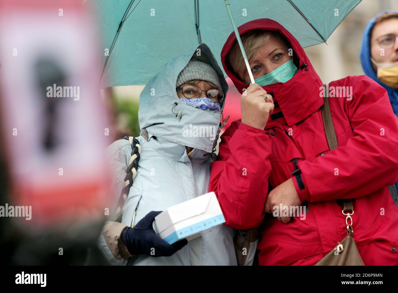 Wadowice, Pologne - 18 octobre 2020 : zone rouge en Pologne. Dans tout le pays et l'obligation de couvrir la bouche et le nez dans les espaces publics. Banque D'Images