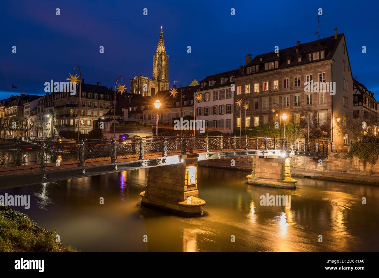 Strasbourg, Grand est, Pont du Pad, Passerelle de l'Abreuvoir la nuit Banque D'Images