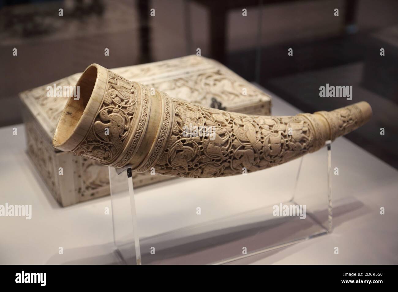 Une corne de chasse à l'ivoire appelée Oliphant, originaire du sud de l'Italie, à l'exposition d'art islamique, au musée de Pergamon, à Berlin, en Allemagne Banque D'Images