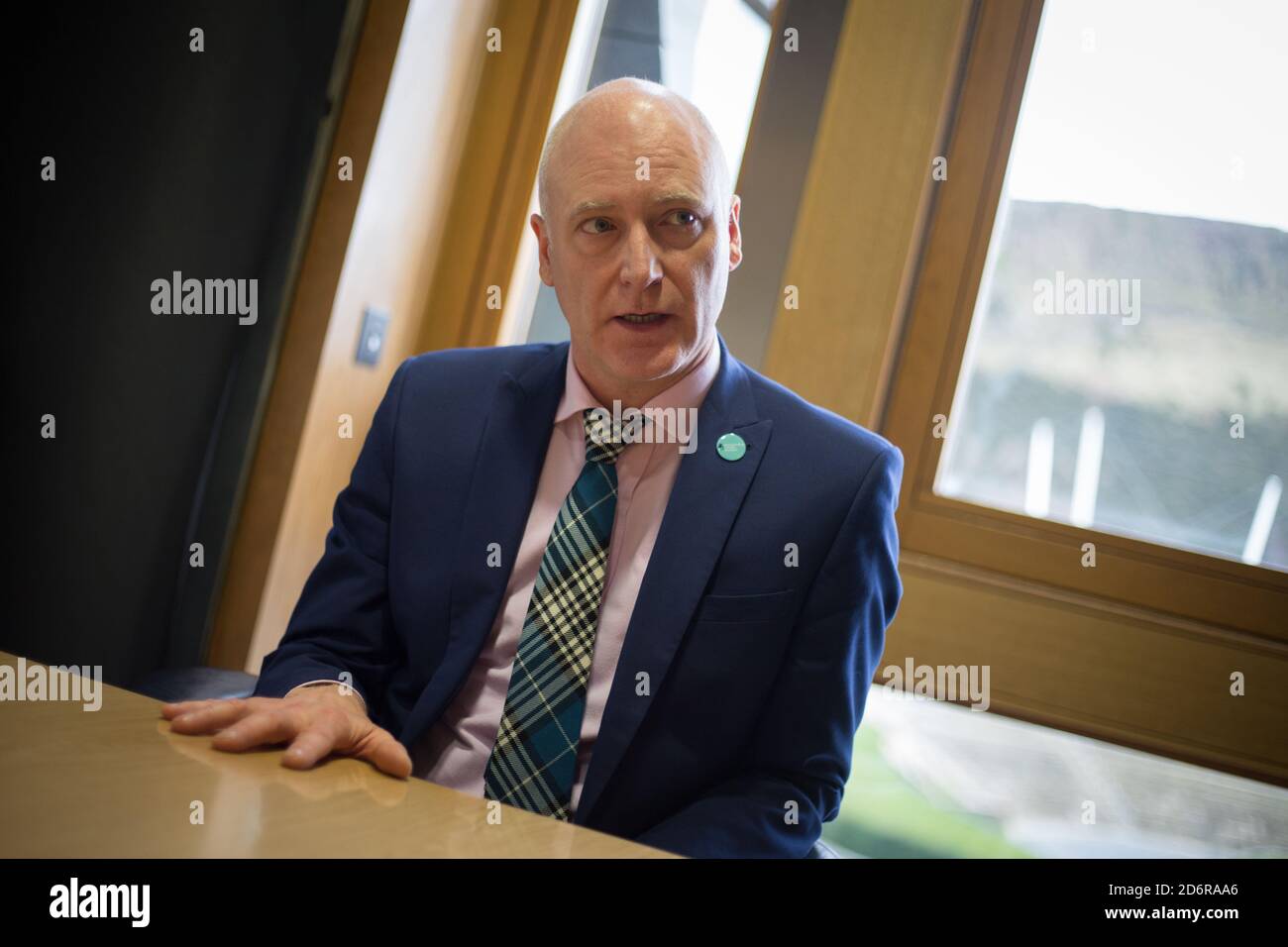 Joseph Fitzpatrick, politicien écossais du Parti national, ministre de la Santé publique, des Sports et du bien-être, dans ses bureaux au Parlement écossais à Édimbourg, Écosse, 19 février 2020. Banque D'Images