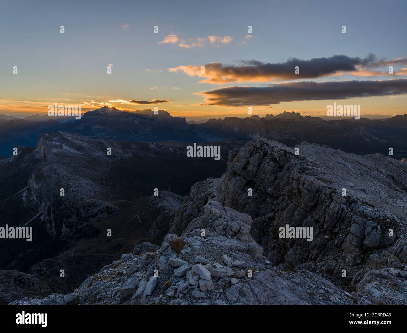 Coucher de soleil dans les dolomites, vue depuis le mont Lagazuoi. Les Dolomites sont classés au patrimoine mondial de l'UNESCO. europe, Europe centrale, italie Banque D'Images