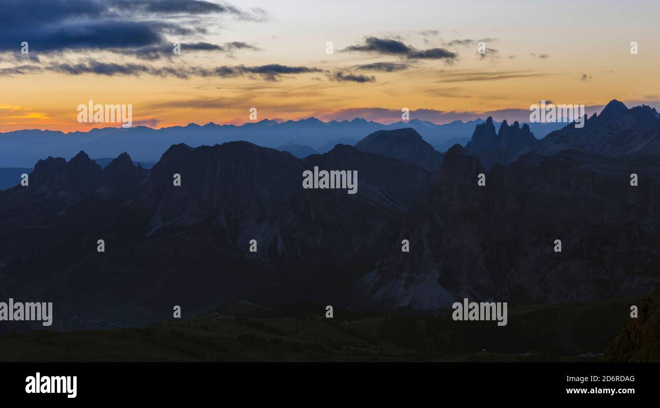 Coucher de soleil dans les dolomites, vue depuis le mont Lagazuoi. Les Dolomites sont classés au patrimoine mondial de l'UNESCO. europe, Europe centrale, italie Banque D'Images