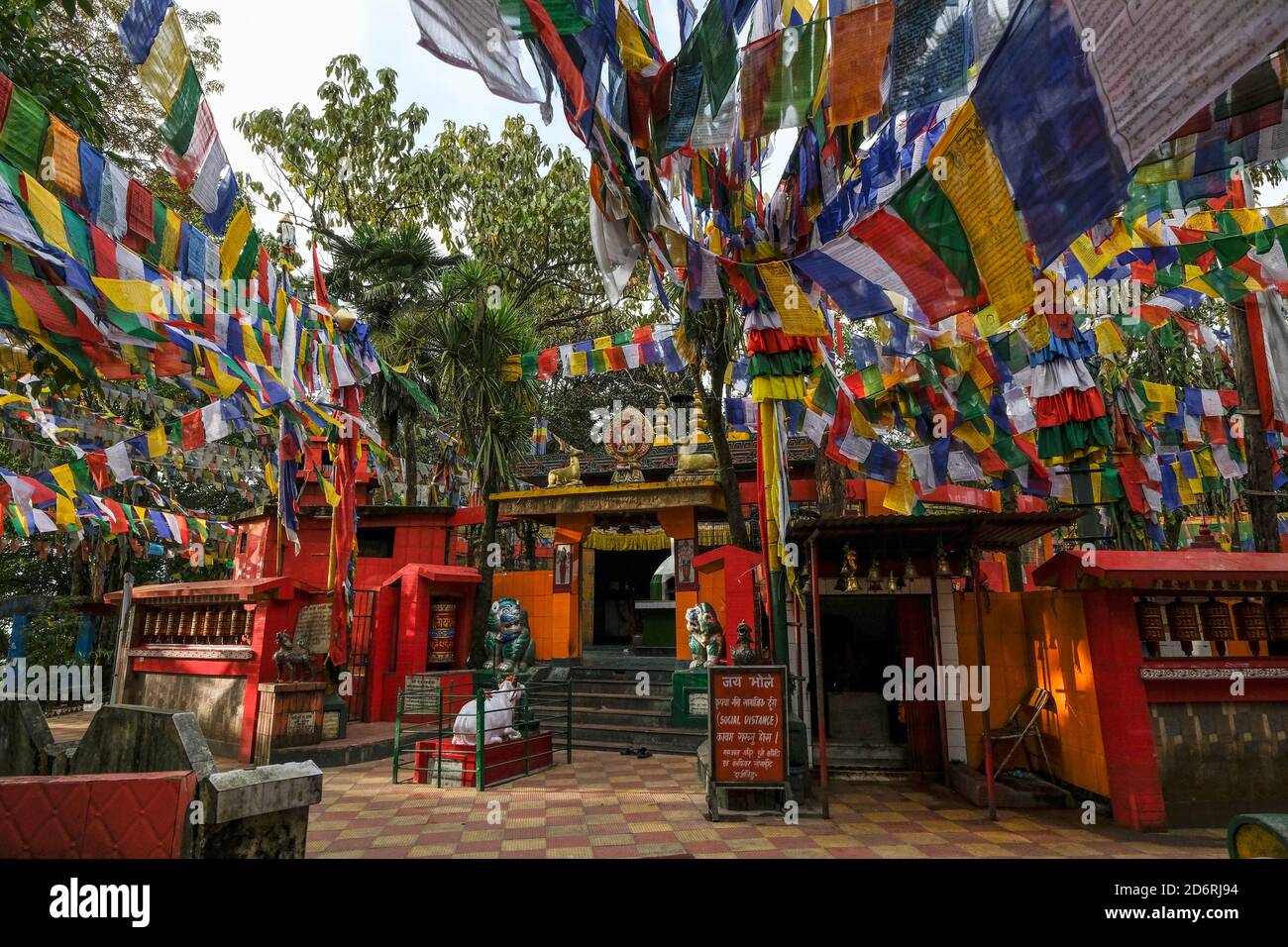 Darjeeling, Inde - octobre 2020 : le temple de Mahakal à Observatory Hill le 13 octobre 2020 à Darjeeling, Bengala occidental, Inde. Banque D'Images