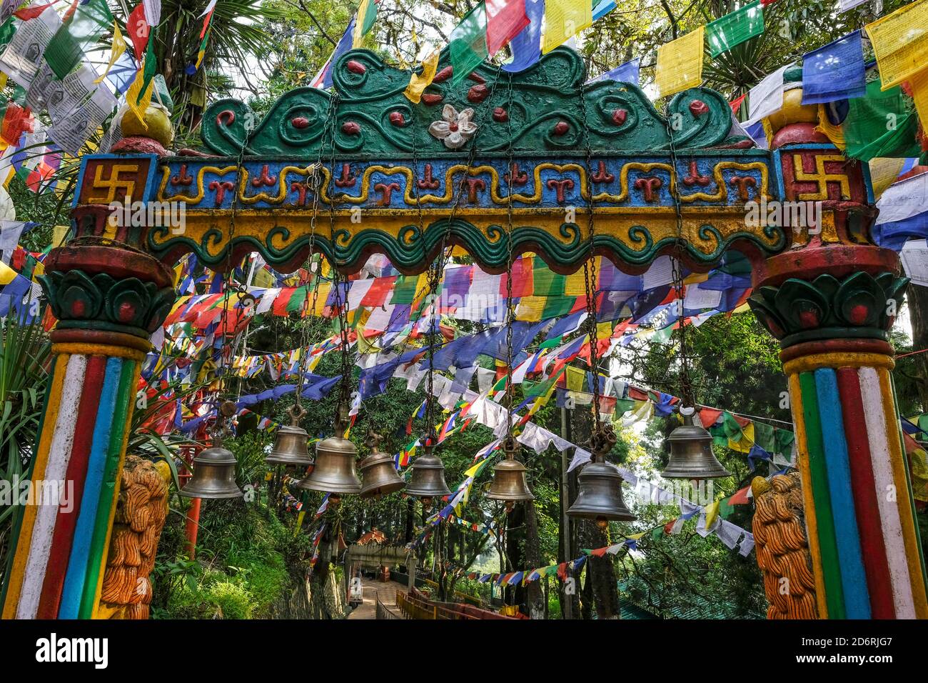 Darjeeling, Inde - octobre 2020 : le temple de Mahakal à Observatory Hill le 13 octobre 2020 à Darjeeling, Bengala occidental, Inde. Banque D'Images