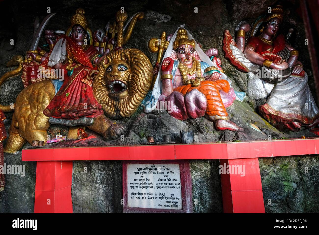 Darjeeling, Inde - octobre 2020 : le temple de Mahakal à Observatory Hill le 13 octobre 2020 à Darjeeling, Bengala occidental, Inde. Banque D'Images