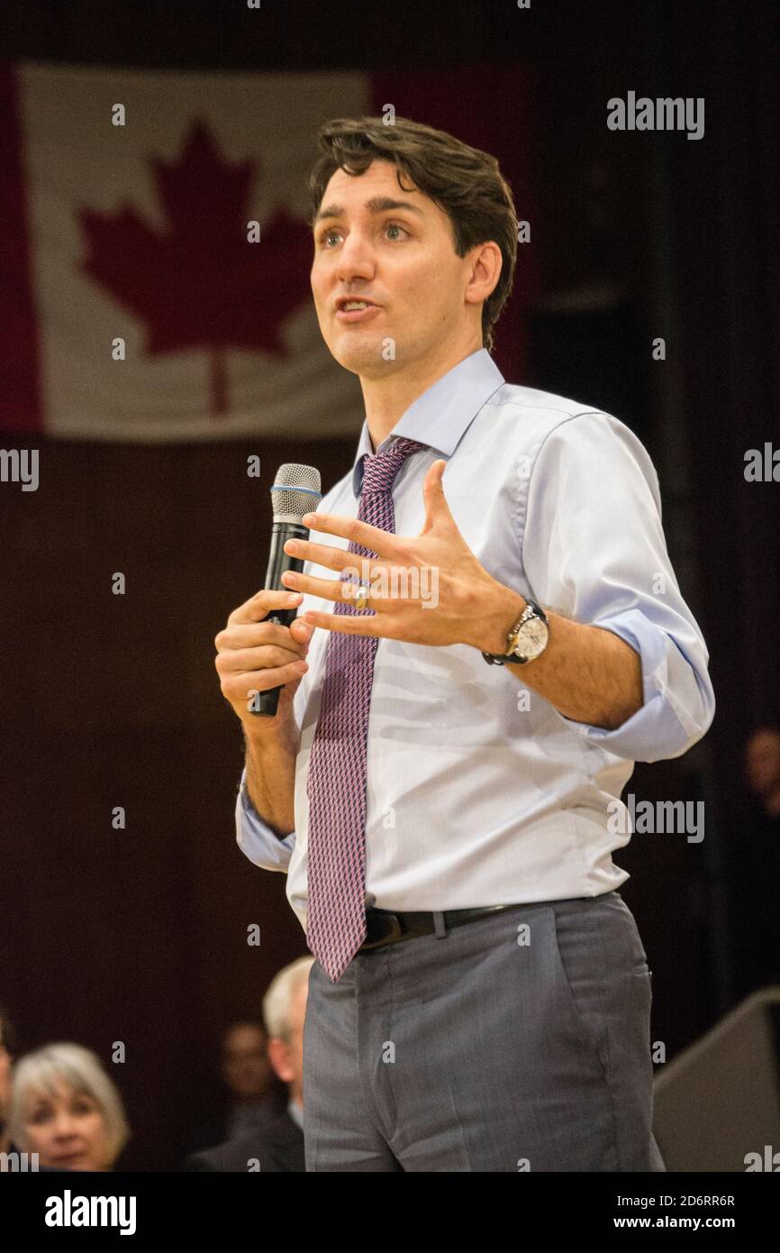 Justin Trudeau, Kate Young et Peter Fragiskatos parlent à l'Université Western, dans le Hall des anciens Banque D'Images