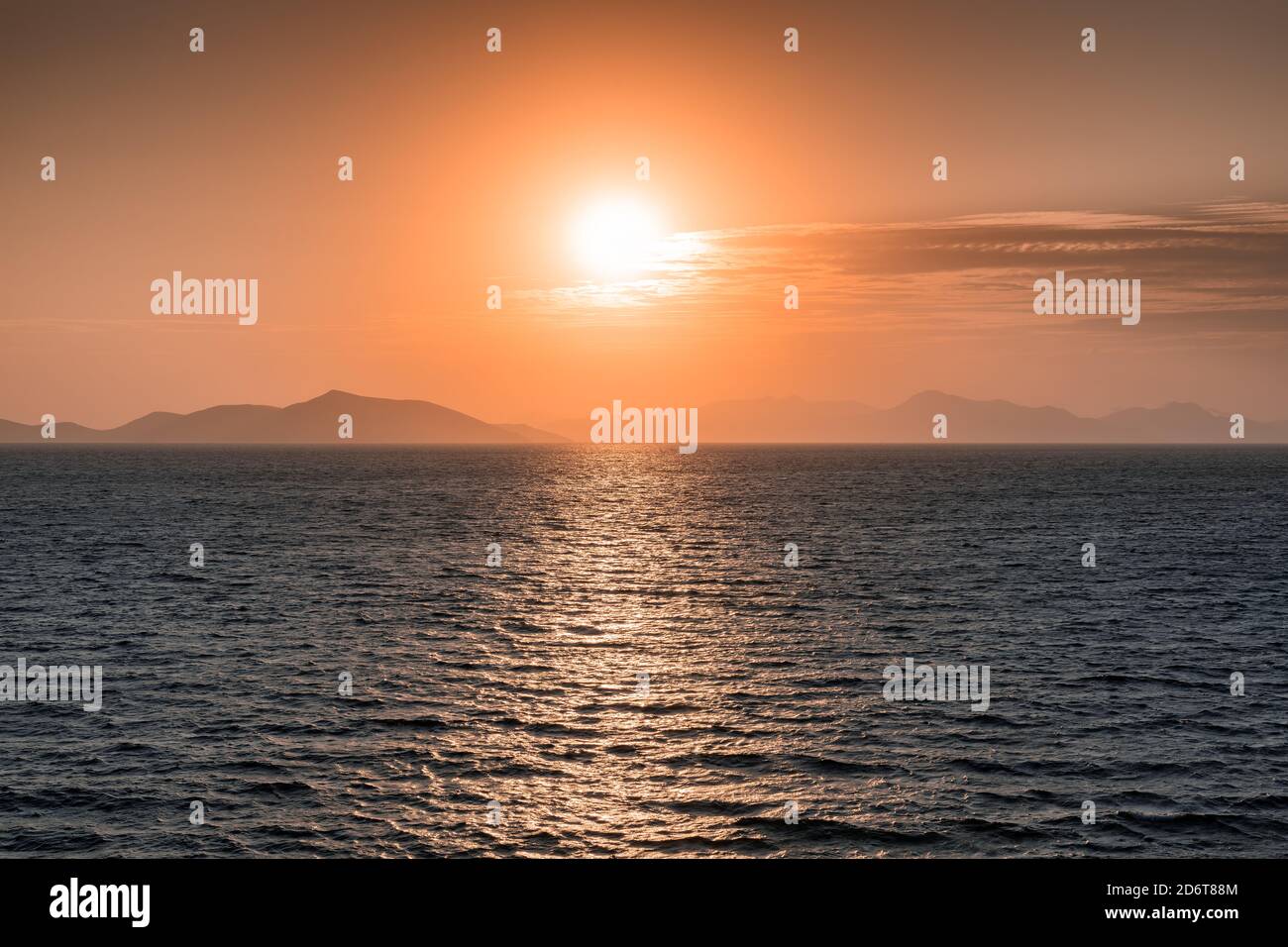 Coucher de soleil rose sur la mer Égée Banque D'Images