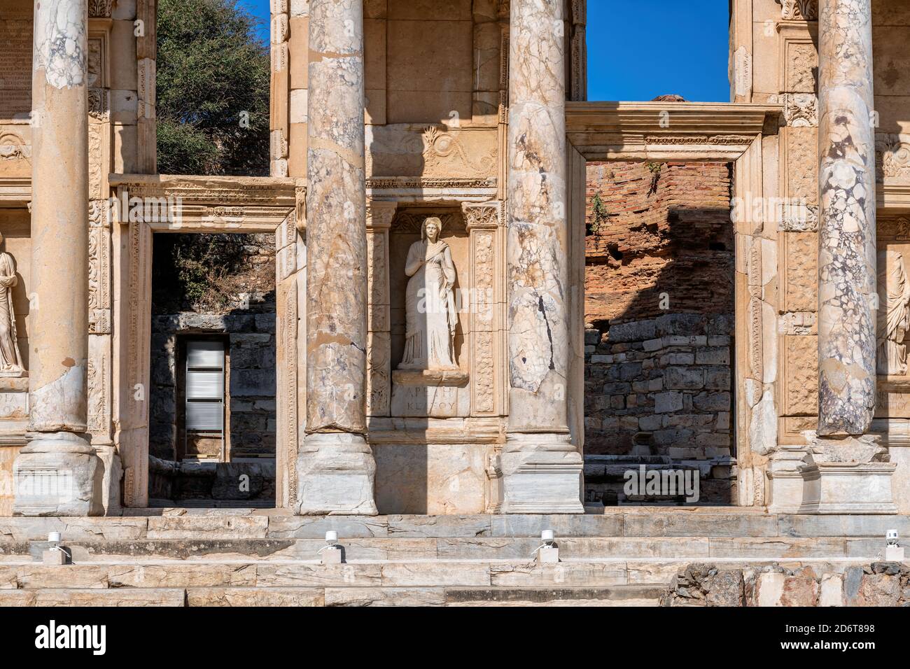 Ruines de la bibliothèque Celsius dans la ville antique d'Éphèse, Turquie. Banque D'Images