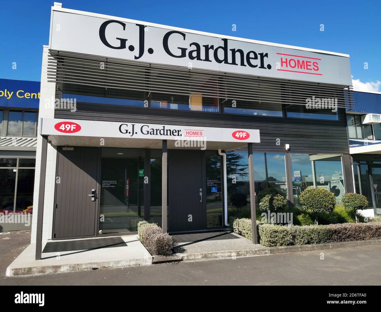 AUCKLAND, NOUVELLE-ZÉLANDE - 05 mai 2019 : Auckland / Nouvelle-Zélande - 5 2019 mai : vue de G.J. Gardner maison personnalisée bureau de construction à l'est Tamaki Banque D'Images