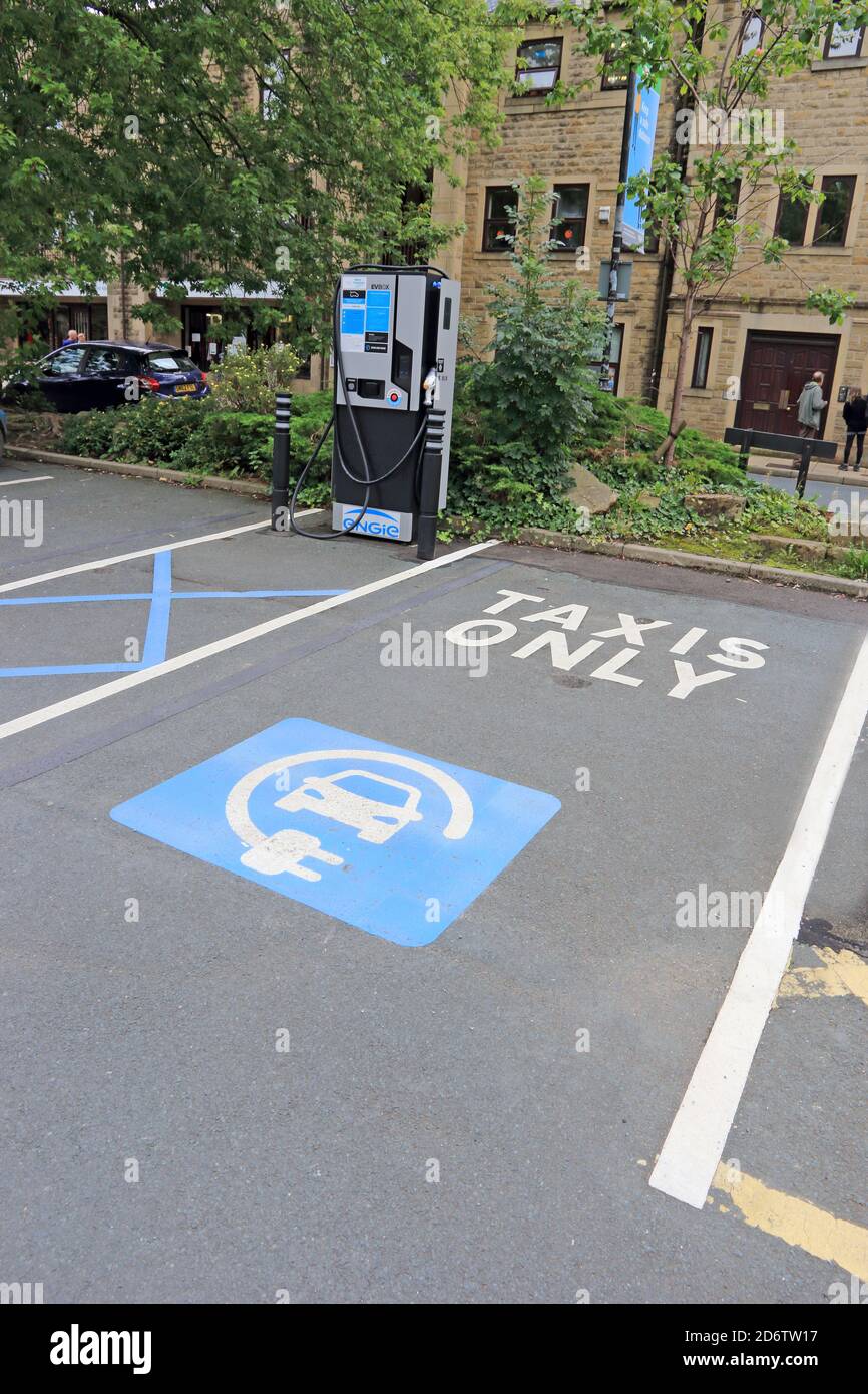 Point de recharge pour voiture électrique, réservé aux taxis uniquement Banque D'Images