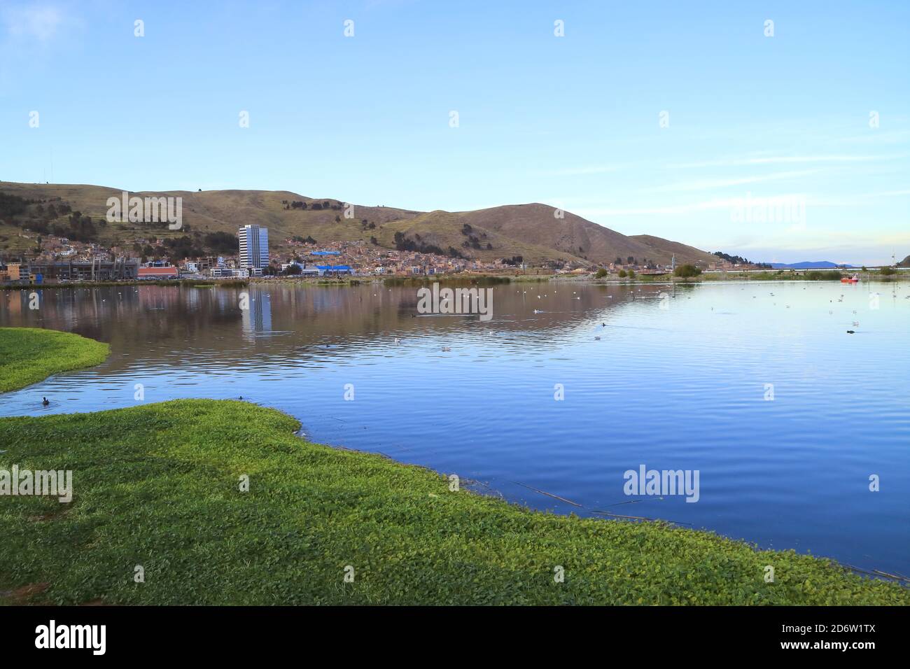 Ville de Puno sur la rive du lac Titicaca, Pérou, Amérique du Sud Banque D'Images