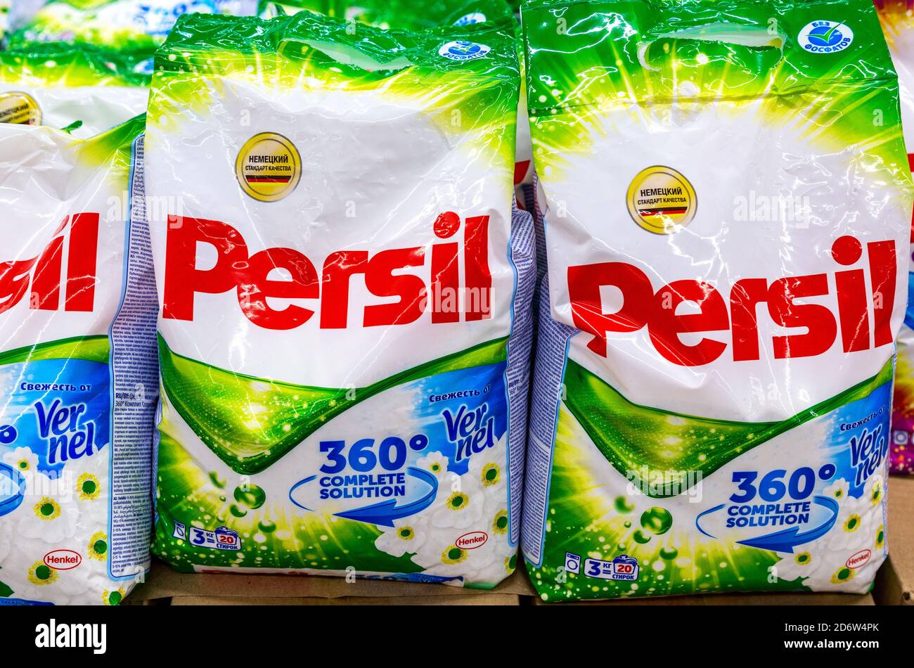 Samara, Russie - 31 mars 2019 : poudre à laver Persil sur la tablette prête à la vente au magasin Banque D'Images