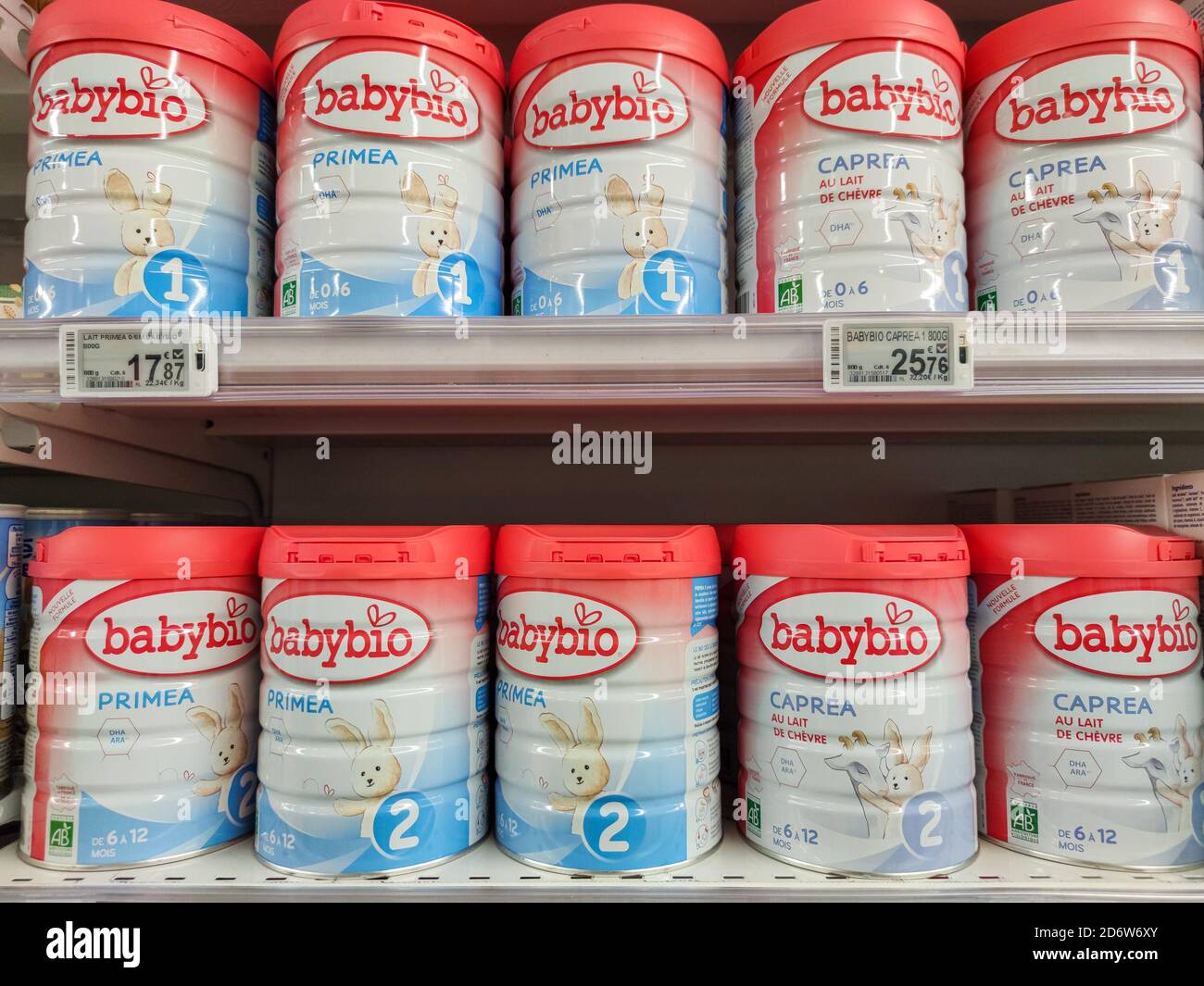 Puilboreau France 14 Octobre Selection D Une Collection De Lait En Poudre Pour Bebe Exposition De Marque Babybio A Vendre Dans Un Supermarche Francais Photo Stock Alamy