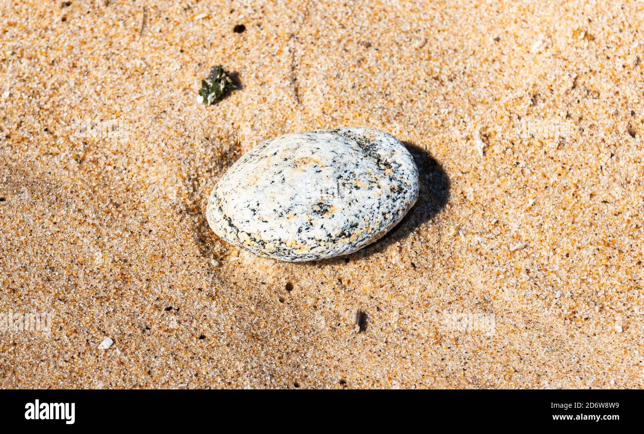 Vue depuis la tête d'un rocher dans le sable sur Montauk Beach long Island New York. Banque D'Images