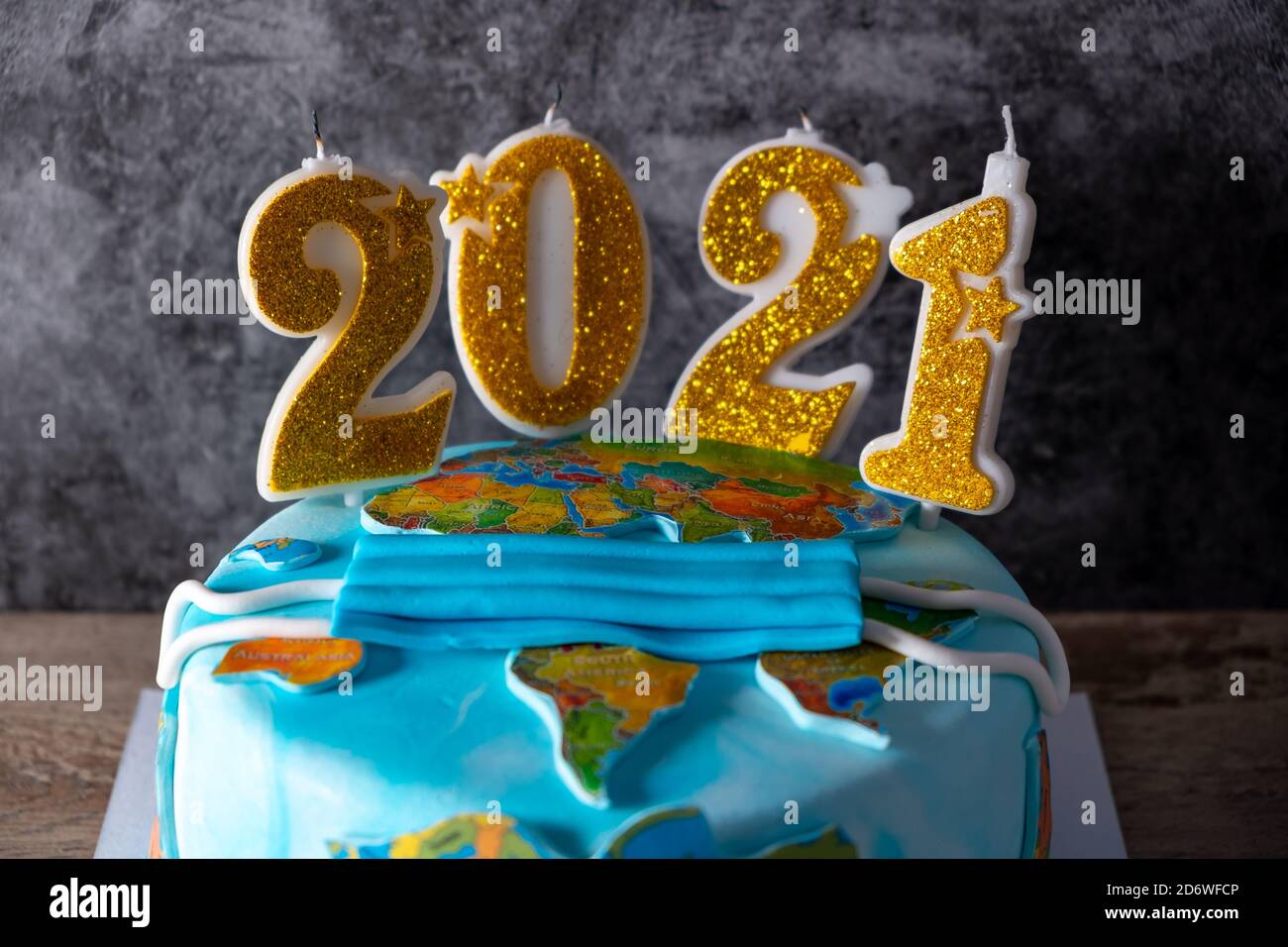 Gateau D Anniversaire Avec Bougie Sur Fond Noir Vue Rapprochee Le Gateau Du Nouvel An Avec Le Concept De Virus Corona Photo Stock Alamy Gateau D Anniversaire Avec Bougie Sur Fond Noir Vue Rapprochee Le Gateau Du Nouvel An Avec Le Concept De Virus Corona Photo Stock Alamy