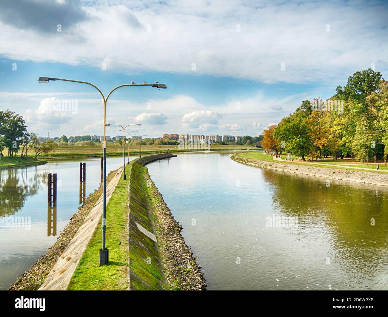 Vue sur la rivière Odra dans la ville d'Opole, Pologne Banque D'Images
