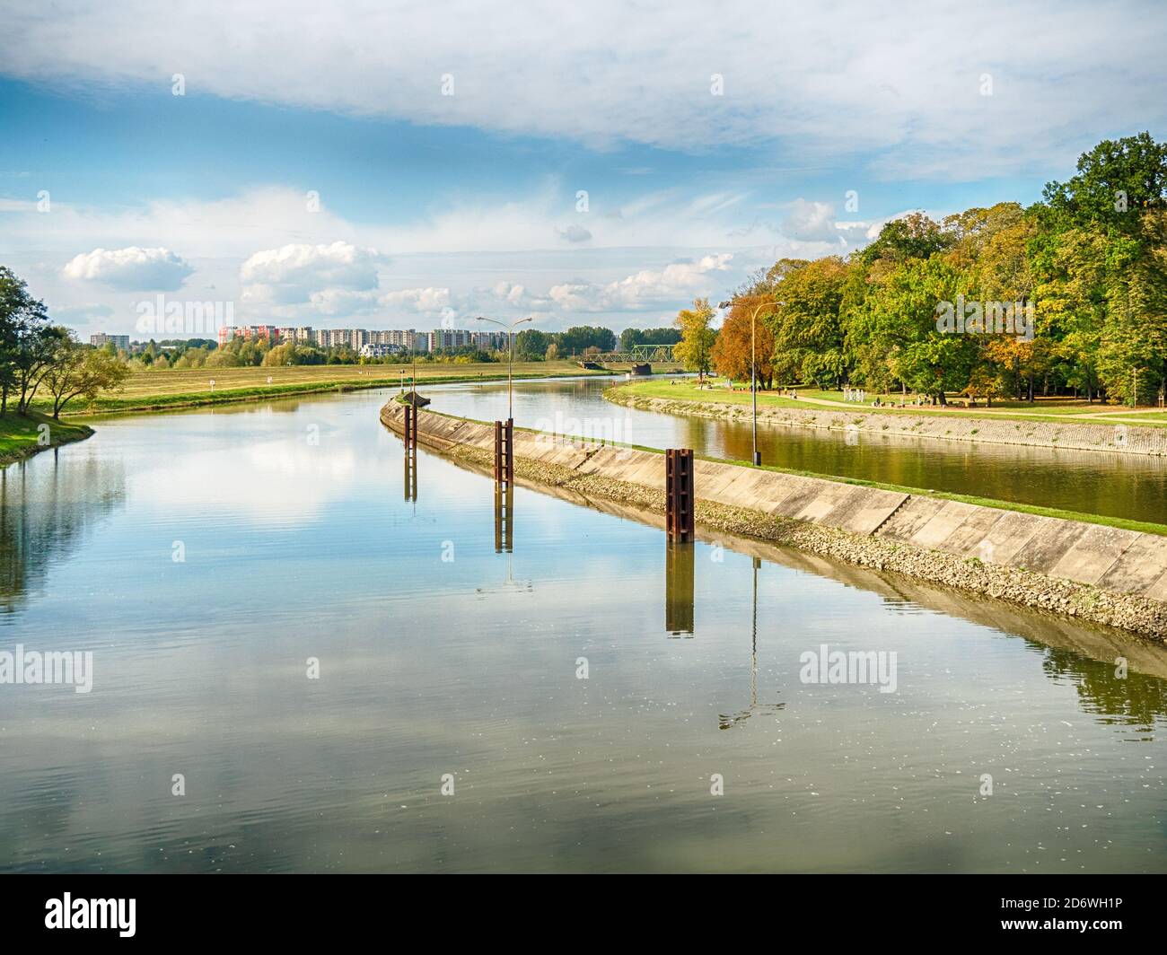 Vue sur la rivière Odra dans la ville d'Opole, Pologne Banque D'Images