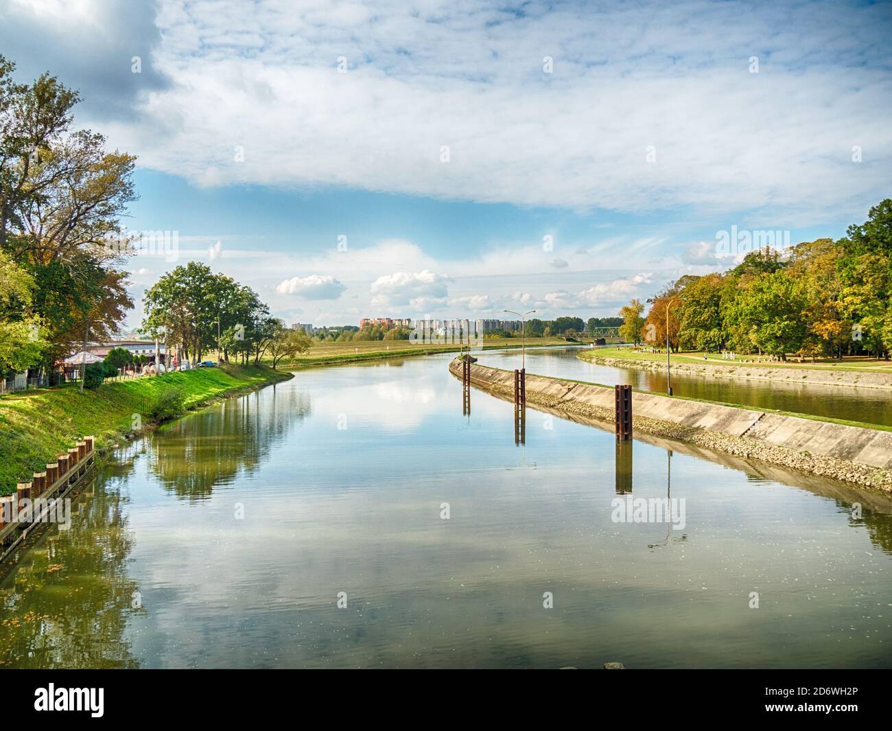 Vue sur la rivière Odra dans la ville d'Opole, Pologne Banque D'Images