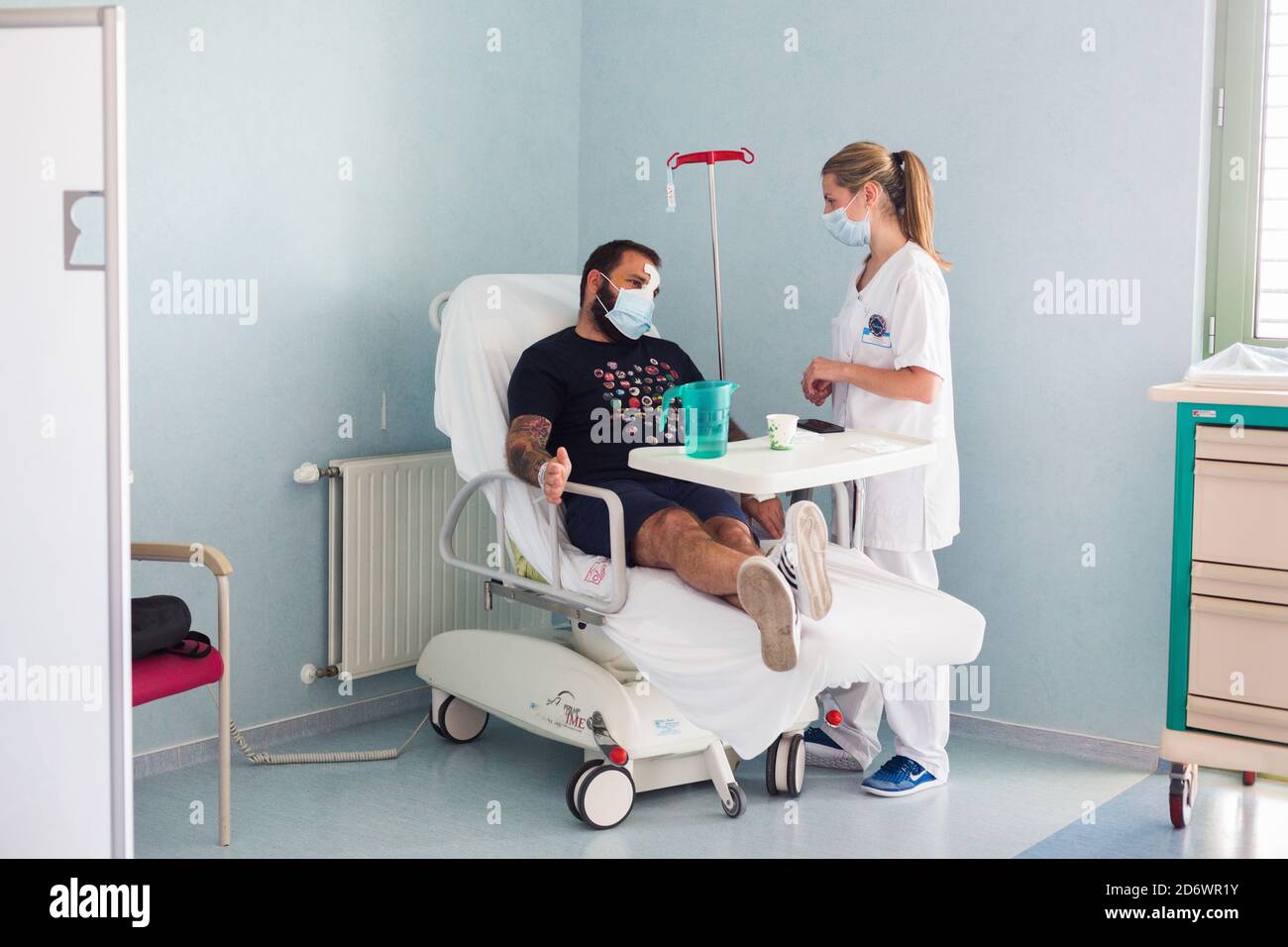 Reprise de l'activité dans l'unité de chirurgie ambulatoire polyvalente avec suivi des protocoles de sécurité sanitaire de COVID, hôpital de Bordeaux, mai 2020. Banque D'Images