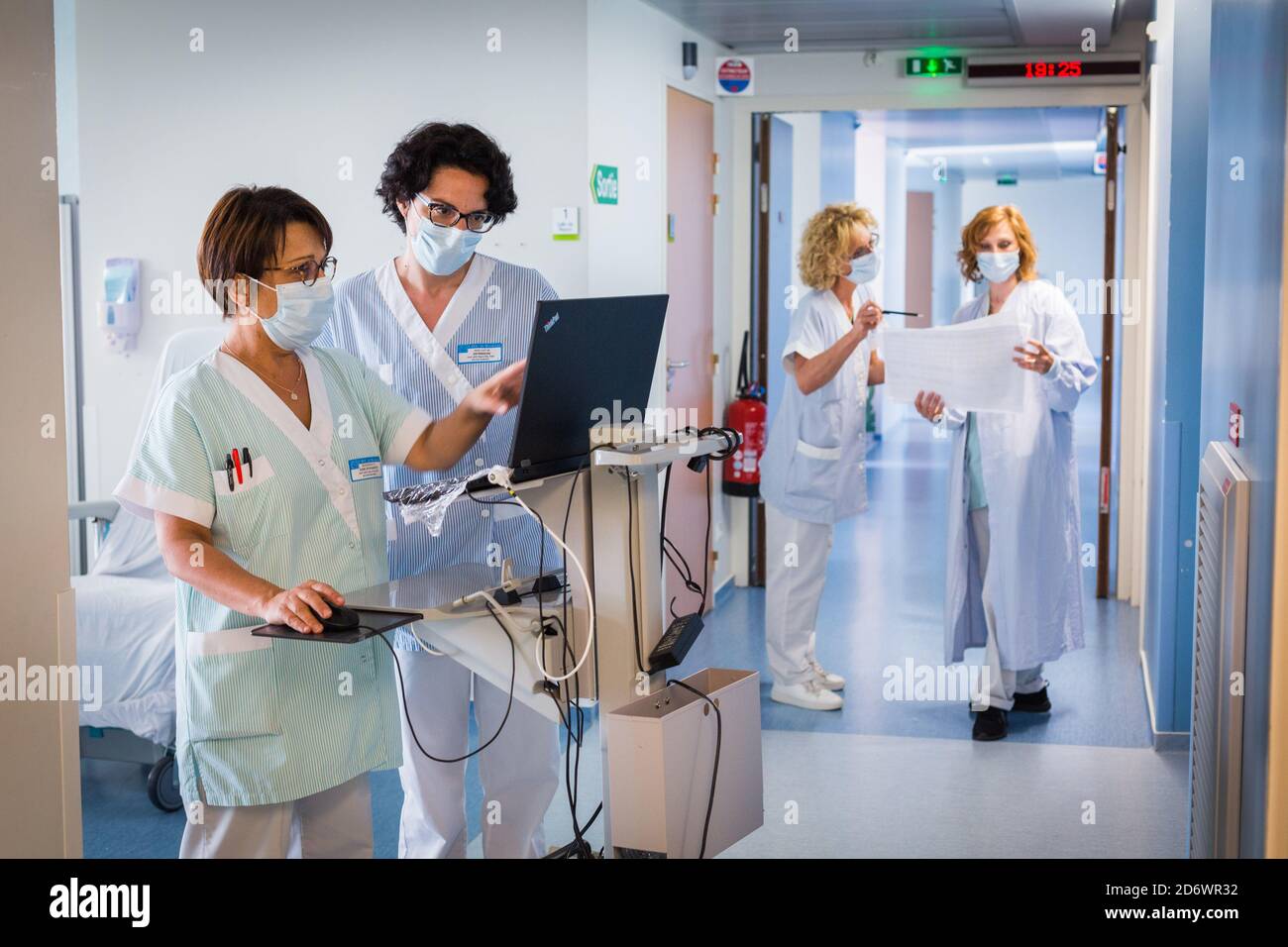 Reprise de l'activité dans l'unité de chirurgie ambulatoire polyvalente avec suivi des protocoles de sécurité sanitaire de COVID, hôpital de Bordeaux, mai 2020. Banque D'Images