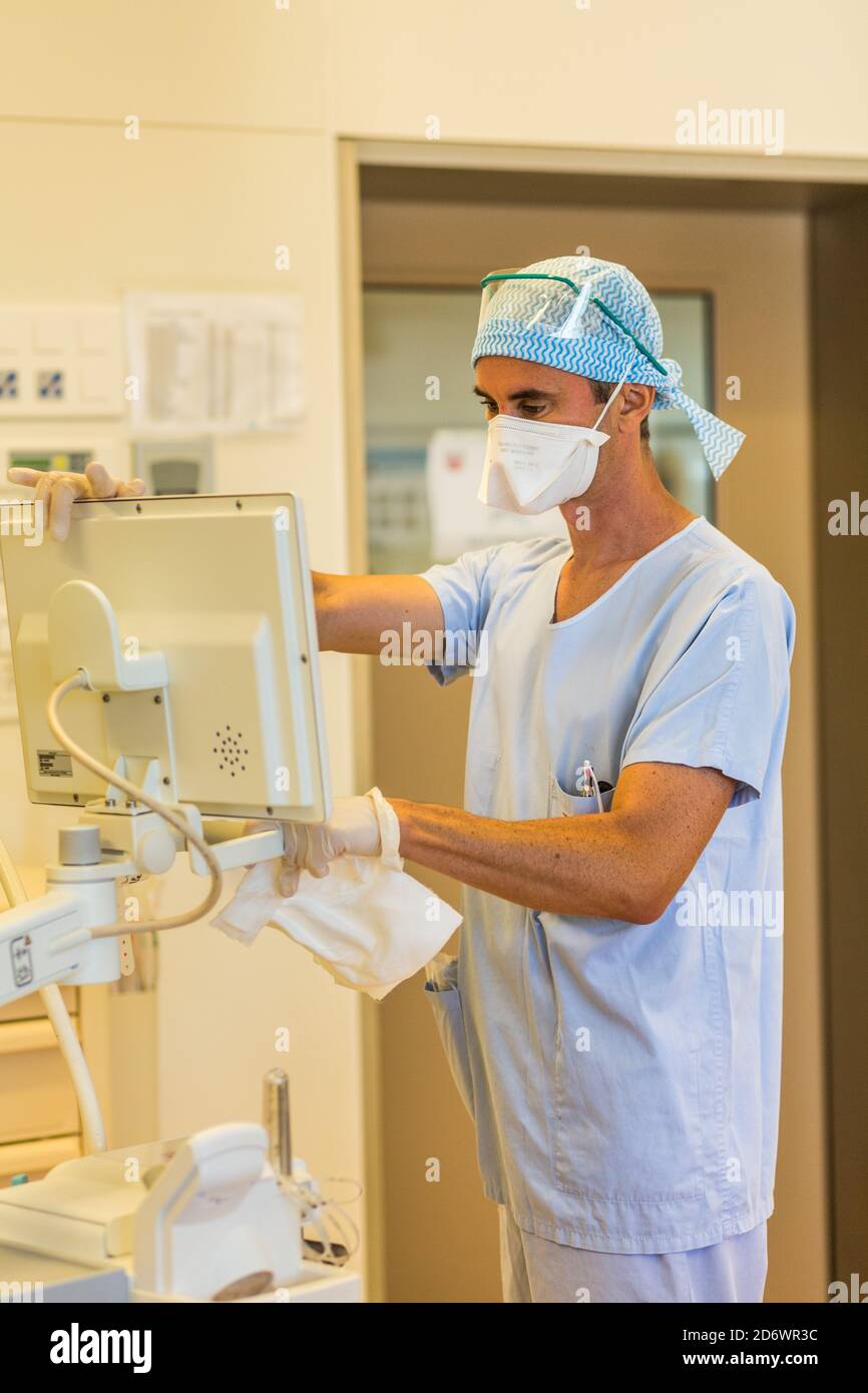 Reprise de l'activité dans l'unité de chirurgie ambulatoire polyvalente avec suivi des protocoles de sécurité sanitaire de COVID, hôpital de Bordeaux, mai 2020 Banque D'Images