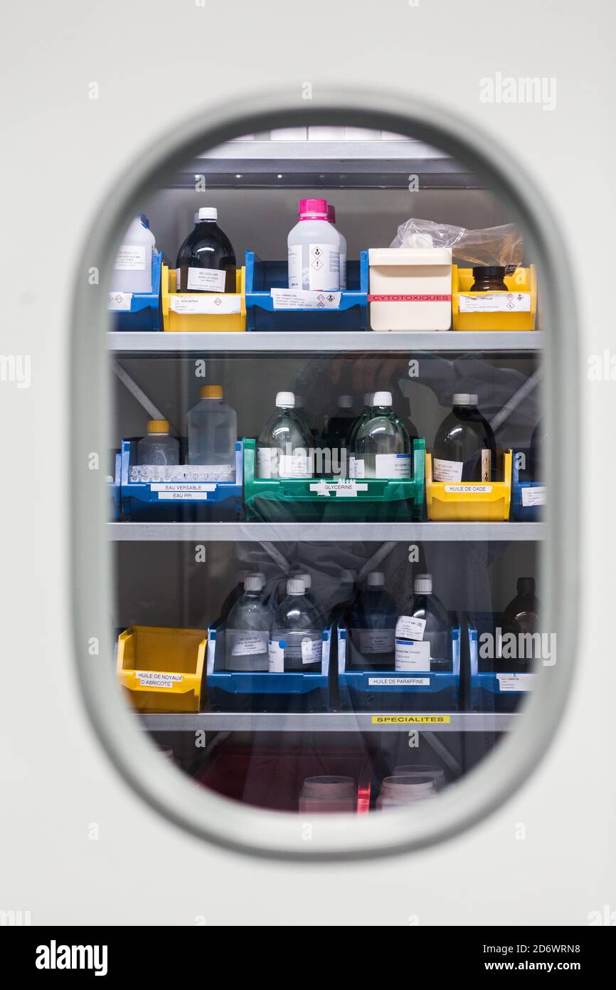 Stockage de matières premières à usage pharmaceutique, Fabrication de capsules, France. Banque D'Images