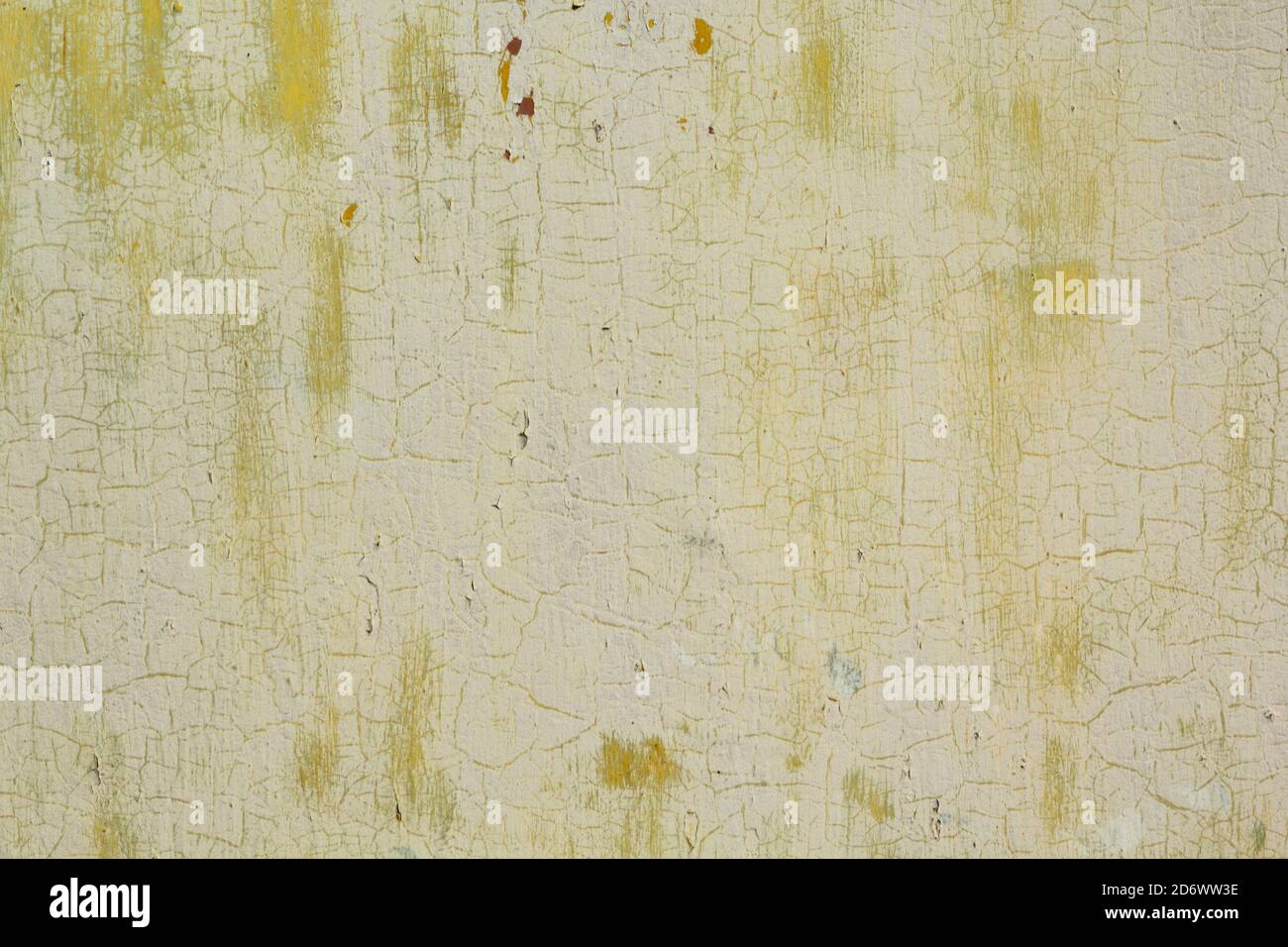 texture d'arrière-plan de couleur pistache claire avec fissures sur la vieille peinture Banque D'Images