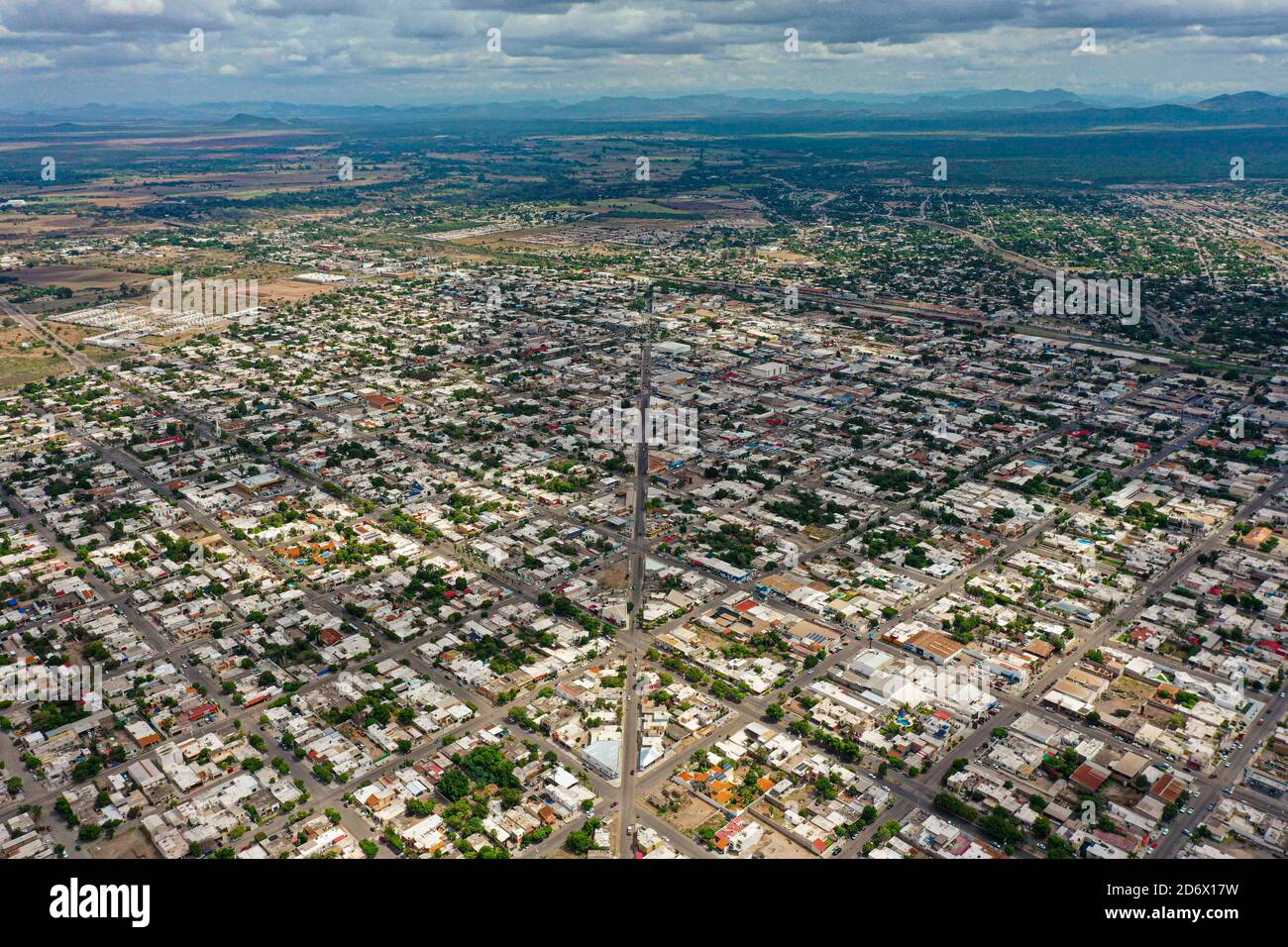 Vue aérienne de Navojoa, Sonora, Mexique. Ville dans la Valle del Mayo. Contours de ville, ville, urbanité, maisons, quartiers, subdivisions, résidentiel. Triangle, lame, symétrie, © (© photo de Luis Gutierrez / Norte photo) Vista aérea de Navojoa, Sonora, México. ciudad en el Valle del Mayo. casas, colonias, fraccionamientos, residenciales. triangulo, cuchilla, simetria, © (© Foto de Luis Gutierrez/Norte photo) Banque D'Images