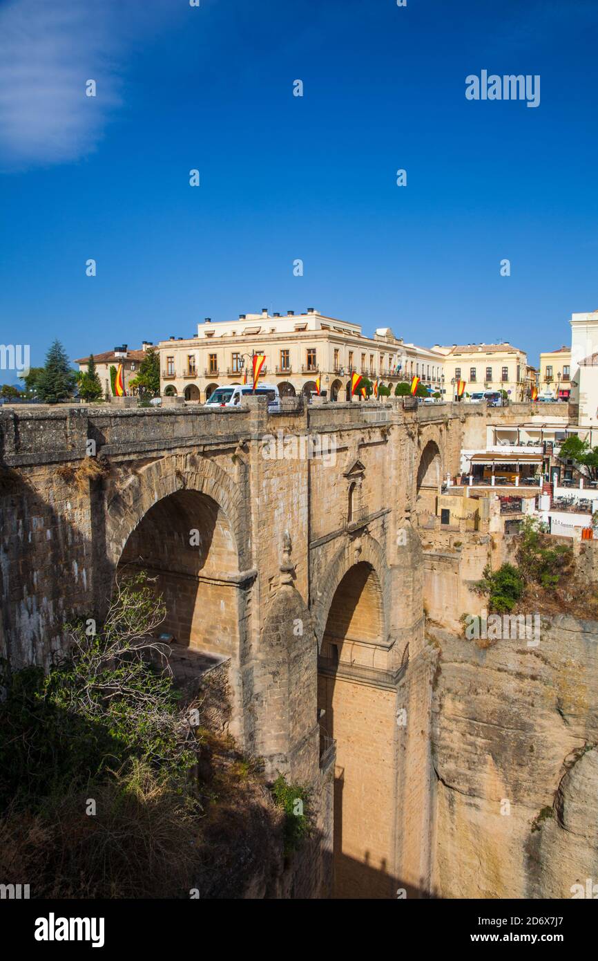 Vieux pont de pierre à Ronda près de Malaga, Andalousie, Espagne. Photo prise – 23 septembre 2020. Banque D'Images