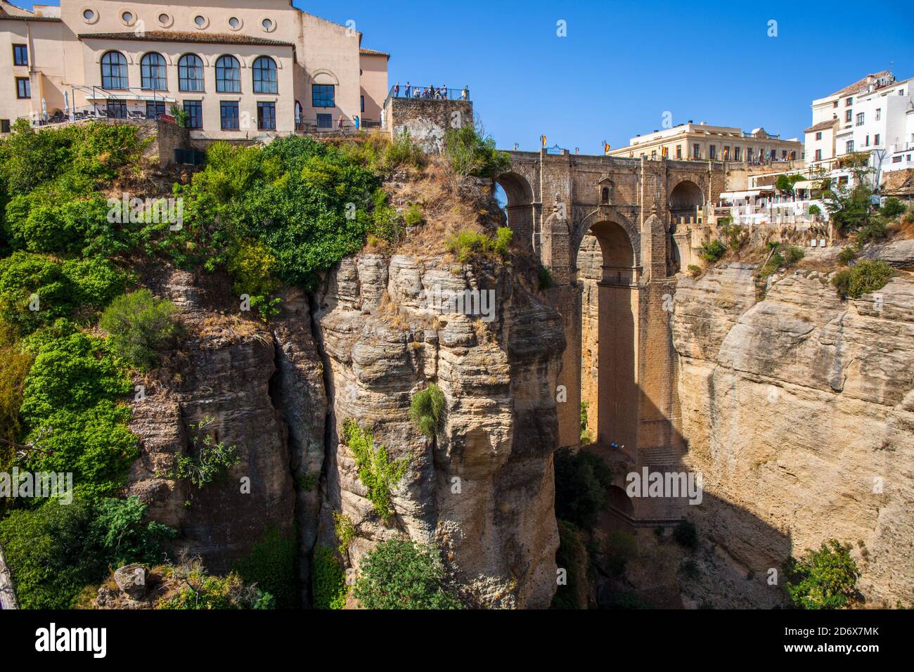 Vieux pont de pierre à Ronda près de Malaga, Andalousie, Espagne. Photo prise – 23 septembre 2020. Banque D'Images