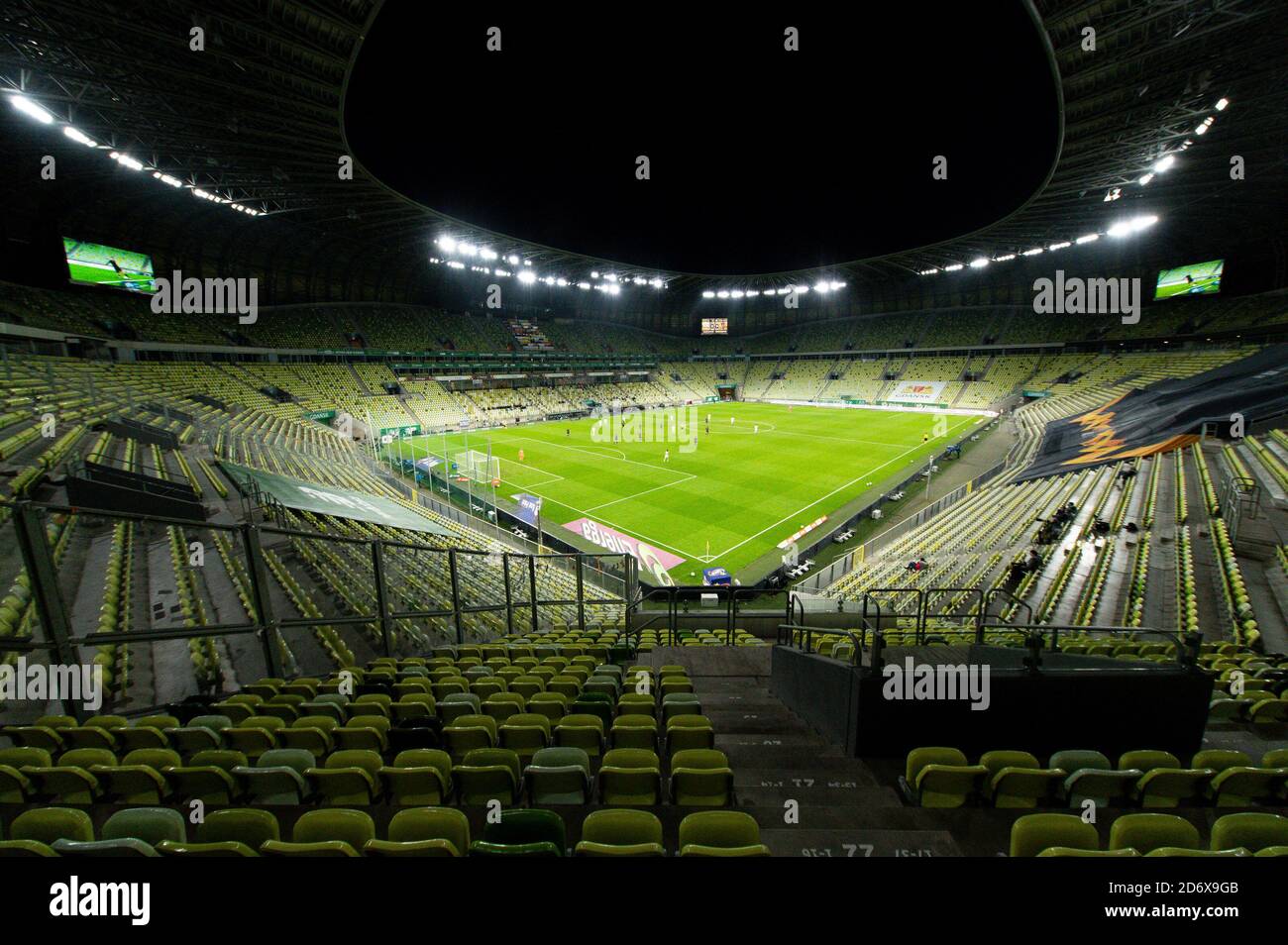 Vue d'un stade vide en raison des limitations de la pandémie de covid-19 pendant le match polonais Ekstraklasa entre Lechia Gdansk et Pogon Szczecin.(score final; Lechia Gdansk 0:1 Pogon Szczecin) Banque D'Images