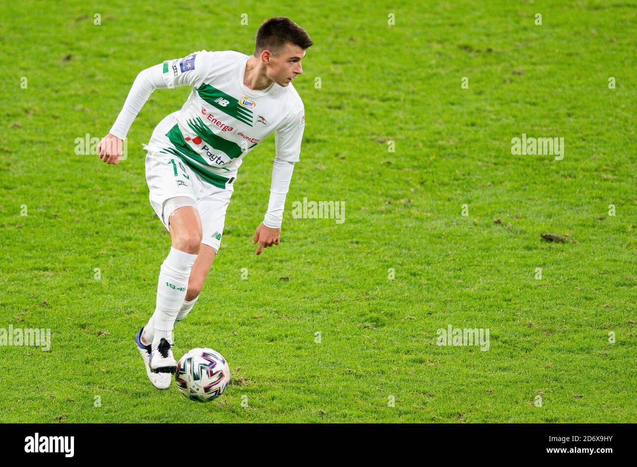 Karol Fila de Lechia vu en action pendant le match polonais Ekstraklasa entre Lechia Gdansk et Pogon Szczecin.(score final; Lechia Gdansk 0:1 Pogon Szczecin) Banque D'Images