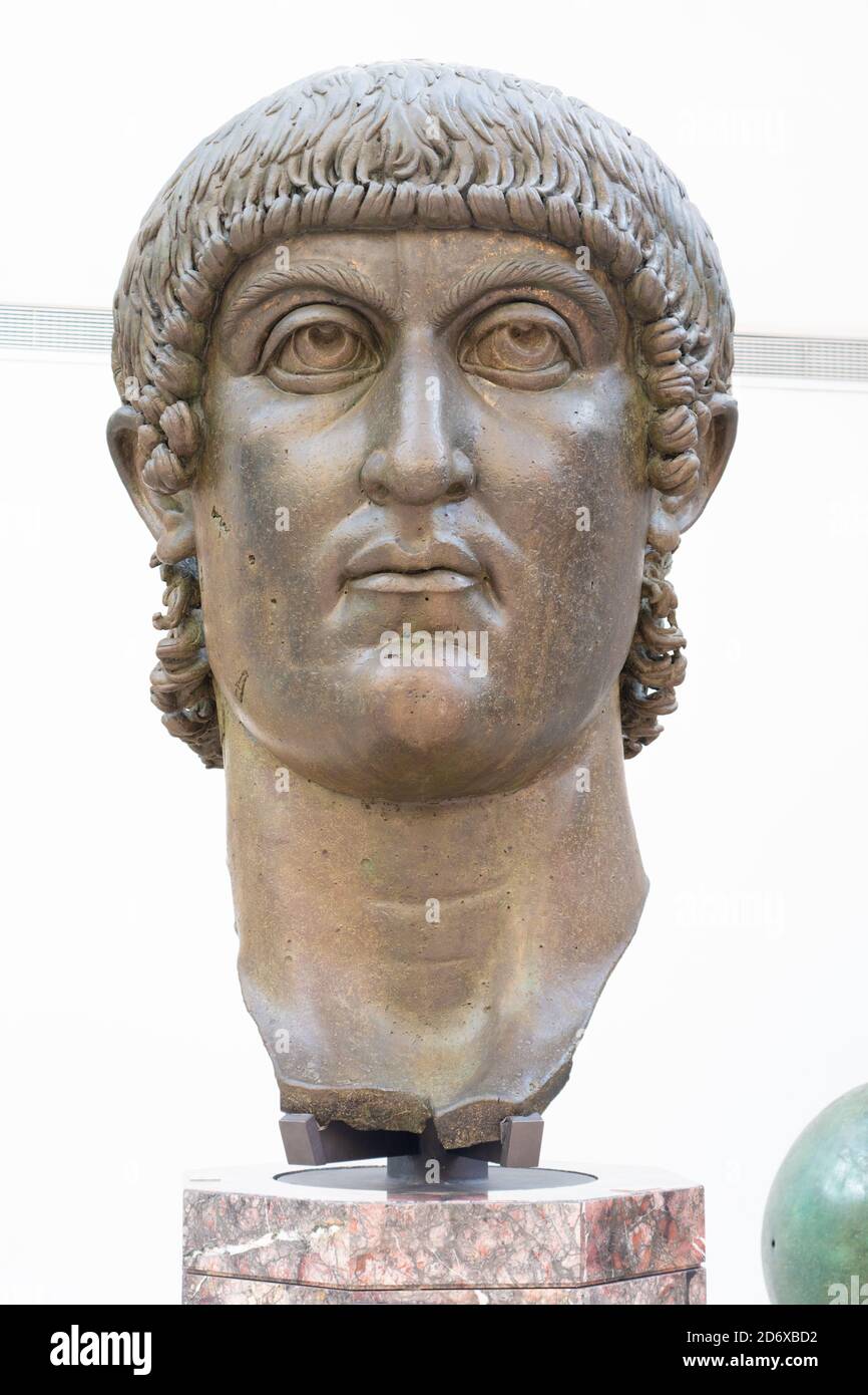 La tête du colosse de Constantine dans les musées du Capitole à Rome. D'une série de photos de voyage en Italie. Date de la photo : vendredi 25 septembre Banque D'Images