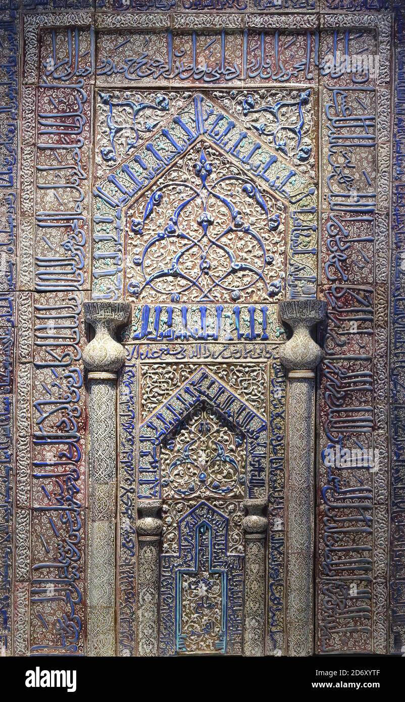 Mihrab du XIIIe siècle (niche de prière) de la mosquée Kasan, Iran exposé au musée de Pergame, Berlin, Allemagne Banque D'Images