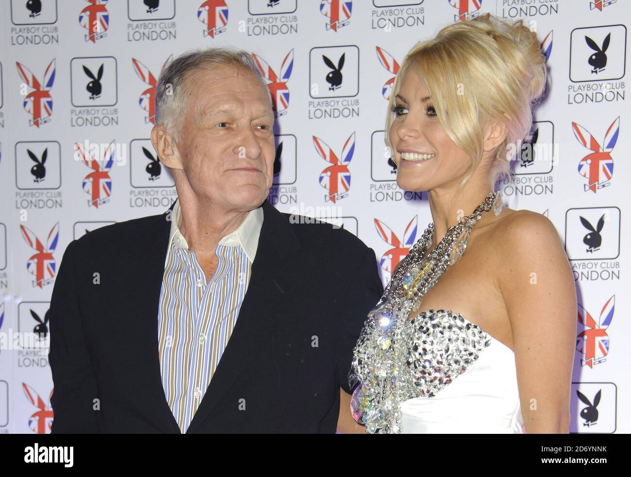Hugh Hefner et Crystal Harris arrivent à la fête de lancement du Playboy Club à Mayfair, Londres. Banque D'Images