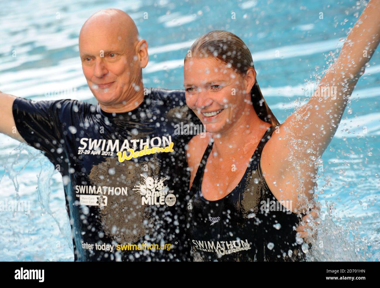 Jodie Kidd et Duncan Goodhew photographiés lors du lancement de la fin de semaine de collecte de fonds Swimathon 2012, qui aura lieu le 27-29 avril, au centre sportif Oasis, dans le centre de Londres. Banque D'Images