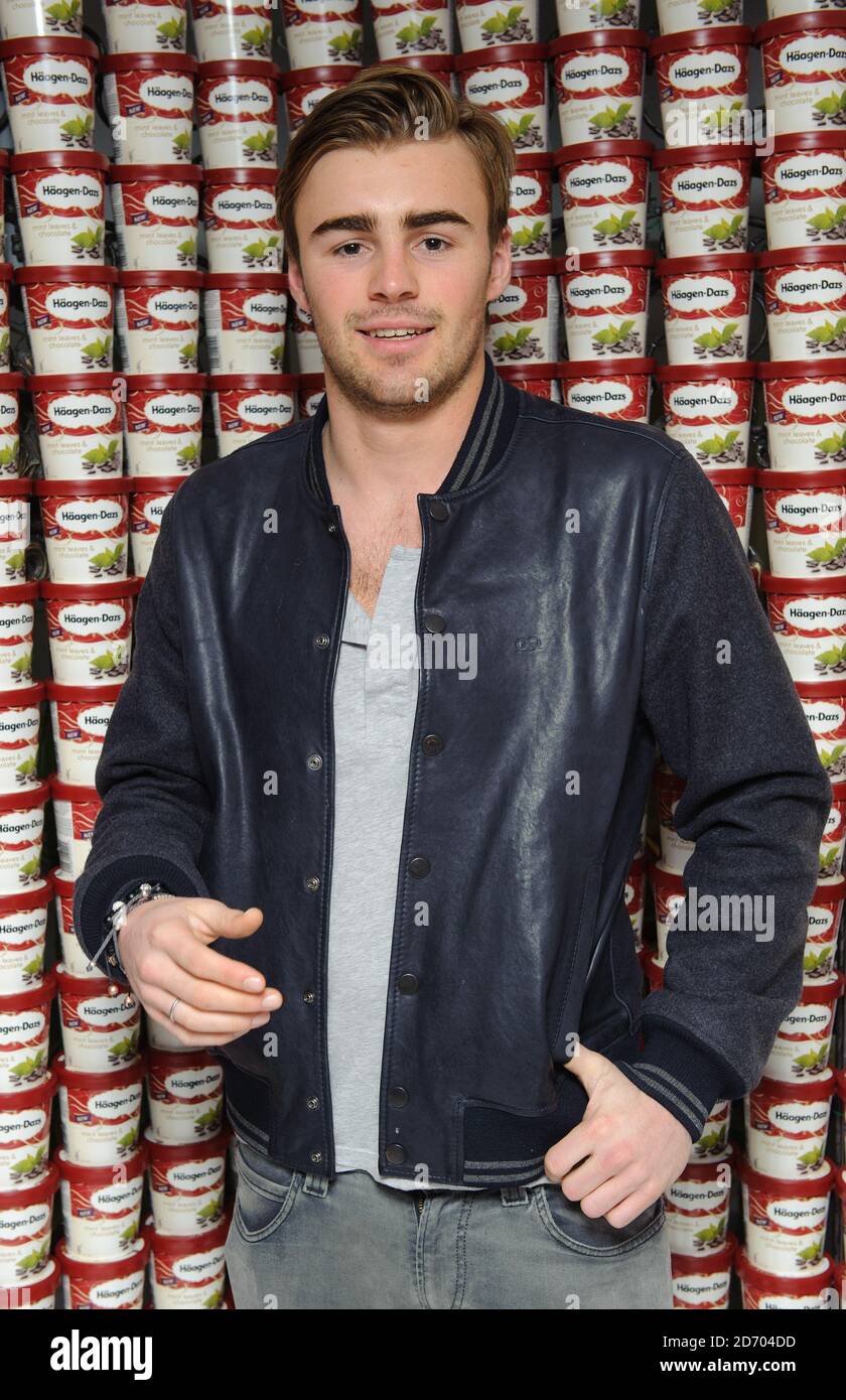 Hugo Empsom participe au lancement de Haagen-Dazs Mint Leaves and Chocolate, à Shoreditch, dans l'est de Londres. Banque D'Images