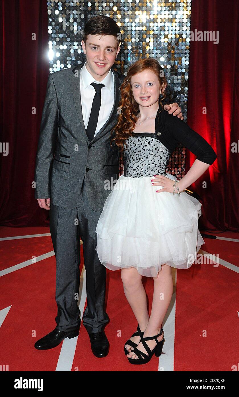 Maisie Smith et James Forde arrivent pour les British SOAP Awards 2013 à MediaCityUK, Salford, Manchester. Banque D'Images