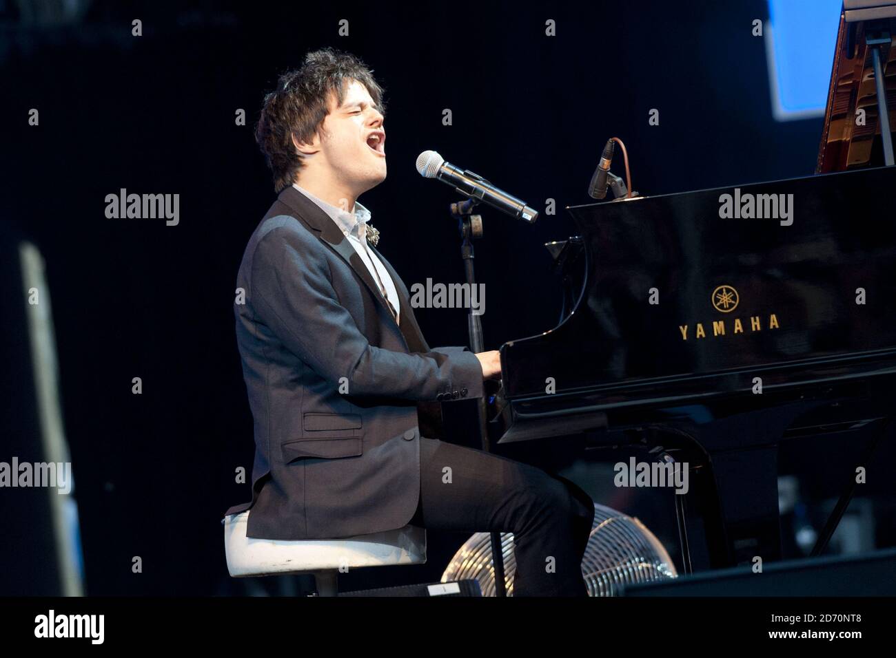 Jamie Cullum se produit le deuxième jour du Henley Festival, dans le Berkshire. Banque D'Images