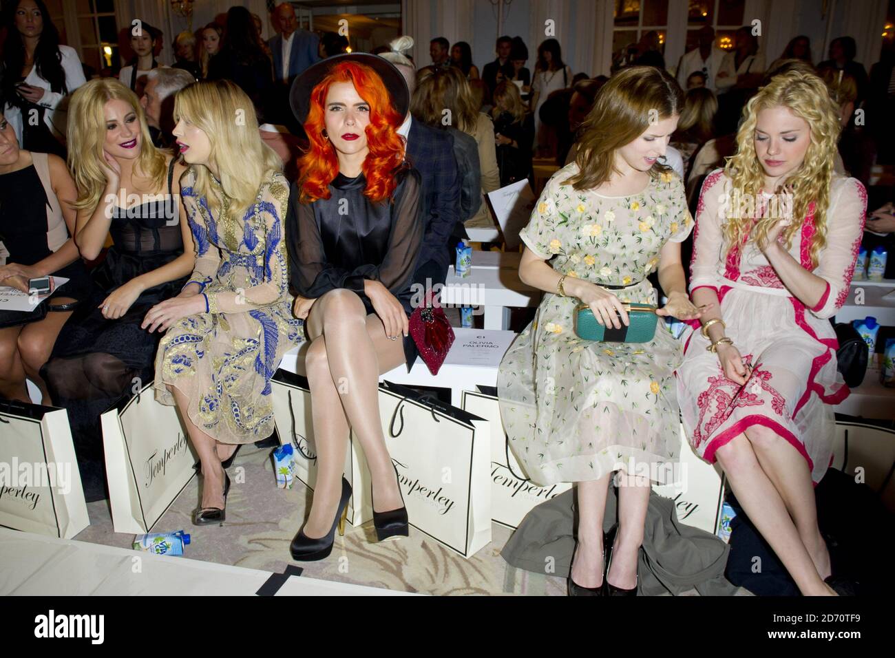 Pixie Lott, Peaches Geldof, Paloma Faith et Anna Kendrick assistent au défilé de mode Temperley, qui s'est tenu à l'hôtel Savoy dans le cadre de la semaine de la mode de Londres printemps/été 2014. Banque D'Images