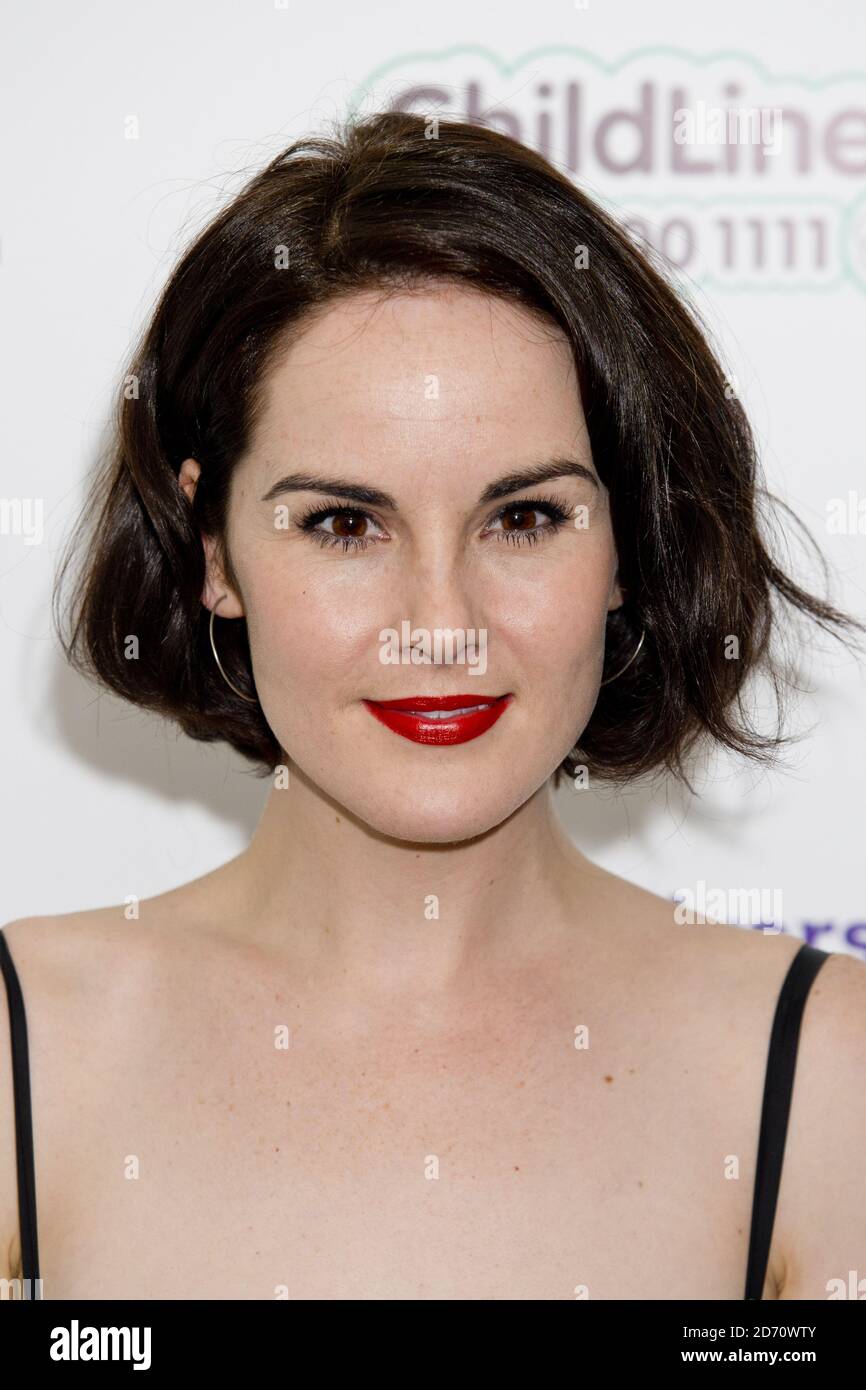 Michelle Dockery assiste au Downton Abbey Childline ball, qui s'est tenu à l'hôtel Savoy dans le centre de Londres. Banque D'Images