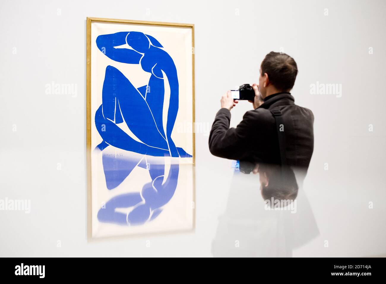 Les visiteurs assistent à l'avant-première d'Henri Matisse: The Cut-outs, au Tate Modern de Londres. L'exposition des œuvres tardives de Matisse se déroulera du 14 avril au 7 septembre 2014. Banque D'Images Les visiteurs assistent à l'avant-première d'Henri Matisse: The Cut-outs, au Tate Modern de Londres. L'exposition des œuvres tardives de Matisse se déroulera du 14 avril au 7 septembre 2014. Banque D'Images