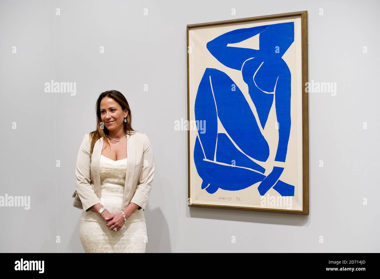 Sophie Matisse, petite-fille d'Henri Matisse, photographiée à l'avant-première d'Henri Matisse: The Cut-outs, au Tate Modern de Londres. L'exposition des œuvres tardives de Matisse se déroulera du 14 avril au 7 septembre 2014. Banque D'Images Sophie Matisse, petite-fille d'Henri Matisse, photographiée à l'avant-première d'Henri Matisse: The Cut-outs, au Tate Modern de Londres. L'exposition des œuvres tardives de Matisse se déroulera du 14 avril au 7 septembre 2014. Banque D'Images