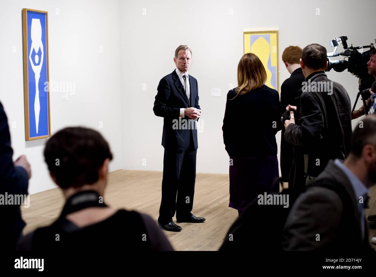 Le directeur de Tate Sir Nicholas Serota est interviewé lors de l'aperçu de la presse d'Henri Matisse: The Cut-outs, au Tate Modern de Londres. L'exposition des œuvres tardives de Matisse se déroulera du 14 avril au 7 septembre 2014. Banque D'Images Le directeur de Tate Sir Nicholas Serota est interviewé lors de l'aperçu de la presse d'Henri Matisse: The Cut-outs, au Tate Modern de Londres. L'exposition des œuvres tardives de Matisse se déroulera du 14 avril au 7 septembre 2014. Banque D'Images