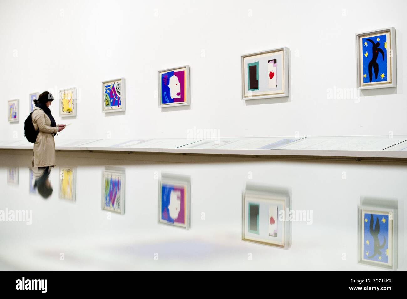 Les visiteurs assistent à l'avant-première d'Henri Matisse: The Cut-outs, au Tate Modern de Londres. L'exposition des œuvres tardives de Matisse se déroulera du 14 avril au 7 septembre 2014. Banque D'Images Les visiteurs assistent à l'avant-première d'Henri Matisse: The Cut-outs, au Tate Modern de Londres. L'exposition des œuvres tardives de Matisse se déroulera du 14 avril au 7 septembre 2014. Banque D'Images